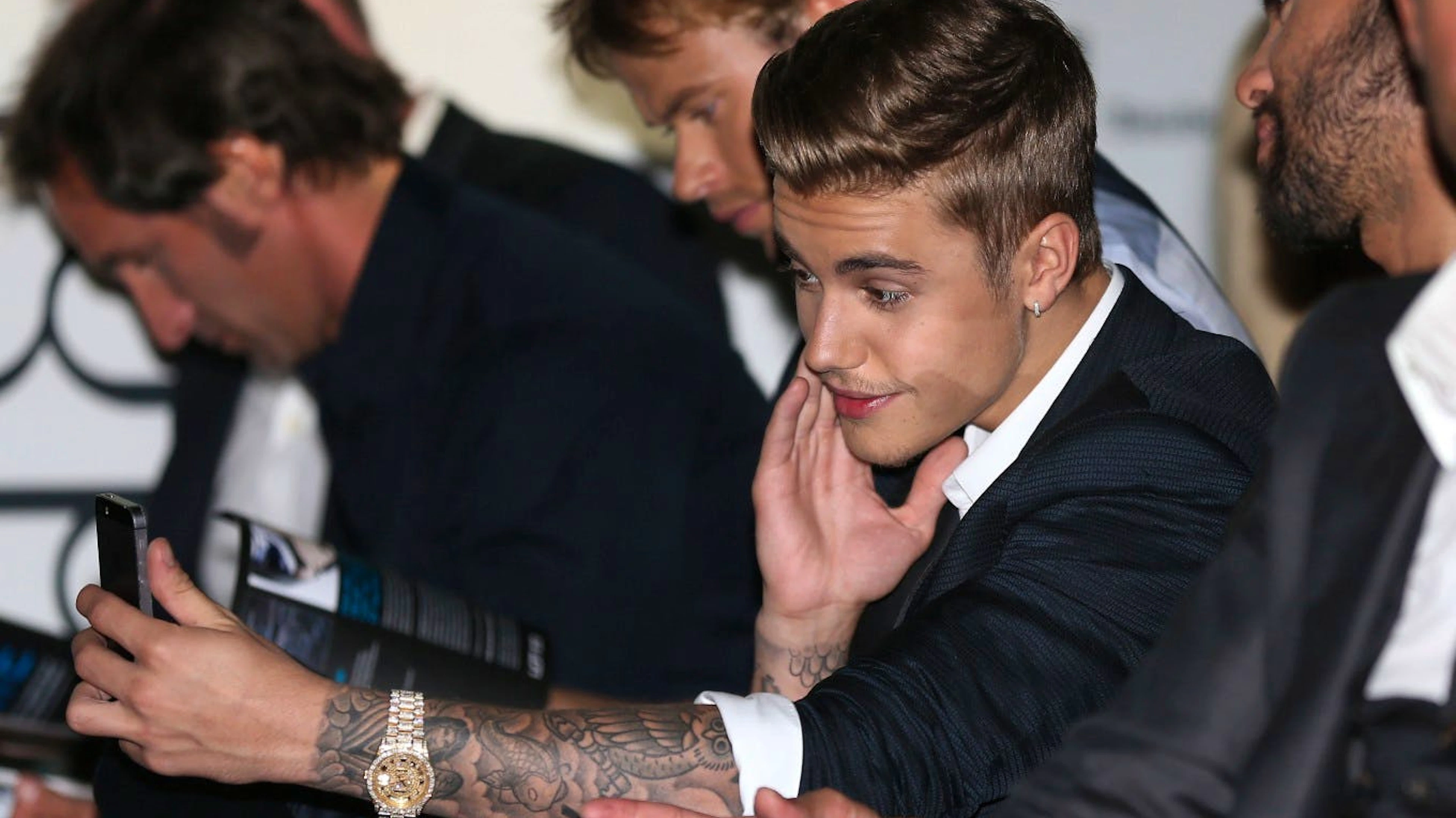Justin Bieber (24) wird gern zur Zielscheibe des Spottes, doch der junge Popstar aus Kanada verdient Mitgefühl. Zumindest, wenn man seine Kindheit kennt.