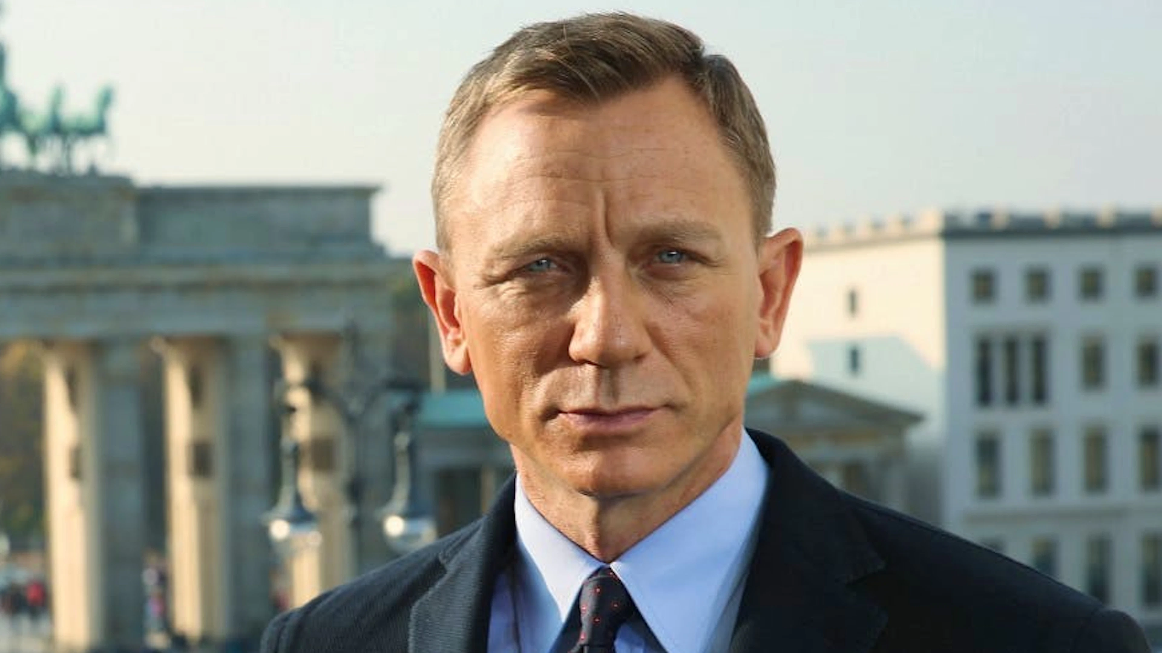 James Bond ist die Rolle seines Lebens: Daniel Craig (50) verkörpert eine der berühmtesten Figuren der Filmgeschichte. Doch vor der Paraderolle als 007 kannte er auch schlechte Zeiten.&nbsp;In seiner schlimmsten Phase war Craig obdachlos. Da er sich keine Unterkunft leisten konnte, musste er auf Londoner Parkbänken schlafen, bevor es mit der Schauspielerei besser lief.