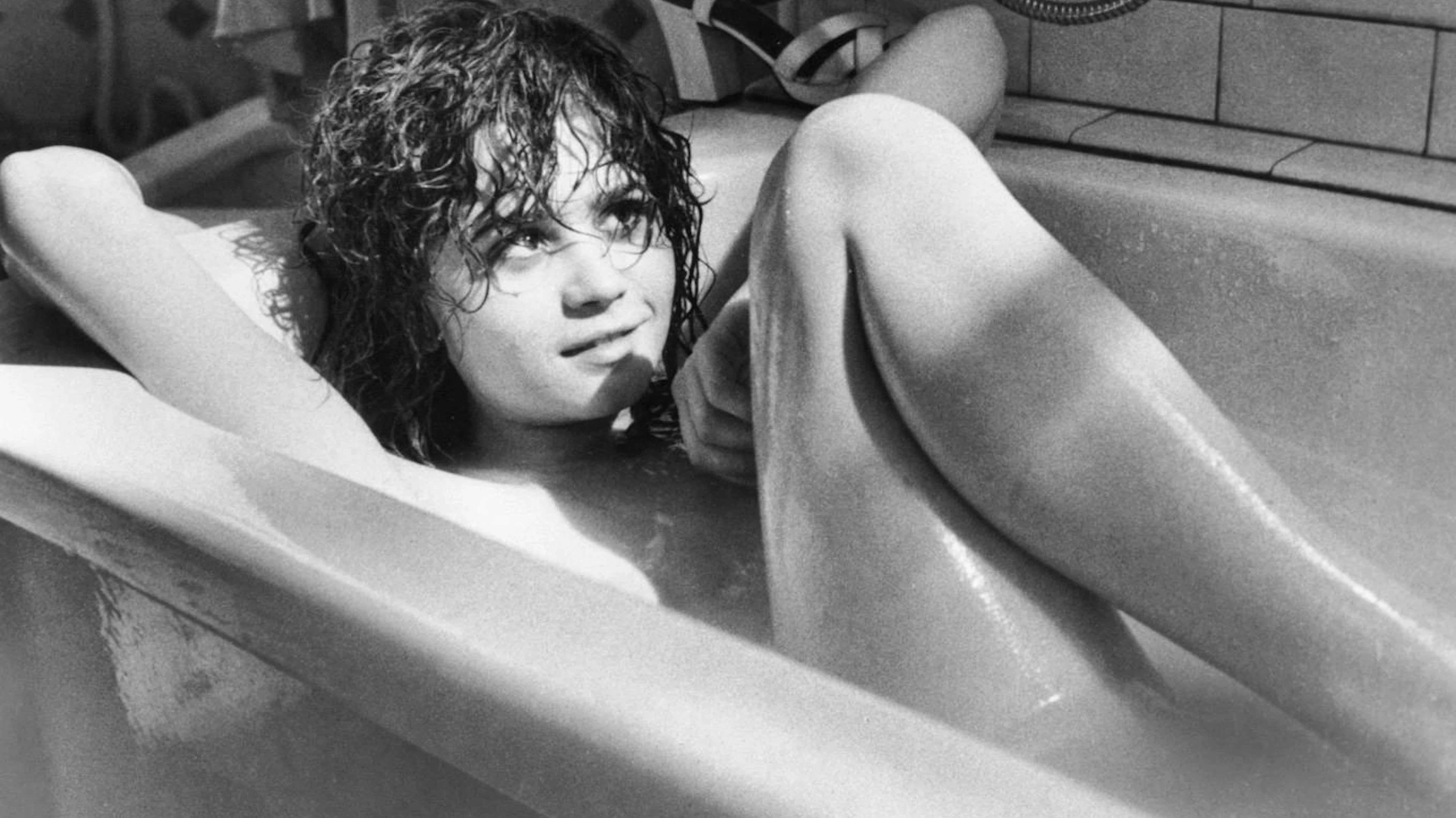 Offenherzige Nacktheit und eine minutiöse Darstellung des Geschlechtsakts: Mit seinem erotischen Kammerspiel «Der letzte Tango in Paris» spaltete Meisterregisseur Bernardo Bertolucci 1972 Presse und Publikum. Erst kürzlich erklärte Hauptdarstellerin Maria Schneider, beim Dreh der Vergewaltigungsszene sei sie tatsächlich missbraucht worden, man habe ihr vorab nicht gesagt, was mit ihr geschehe.
