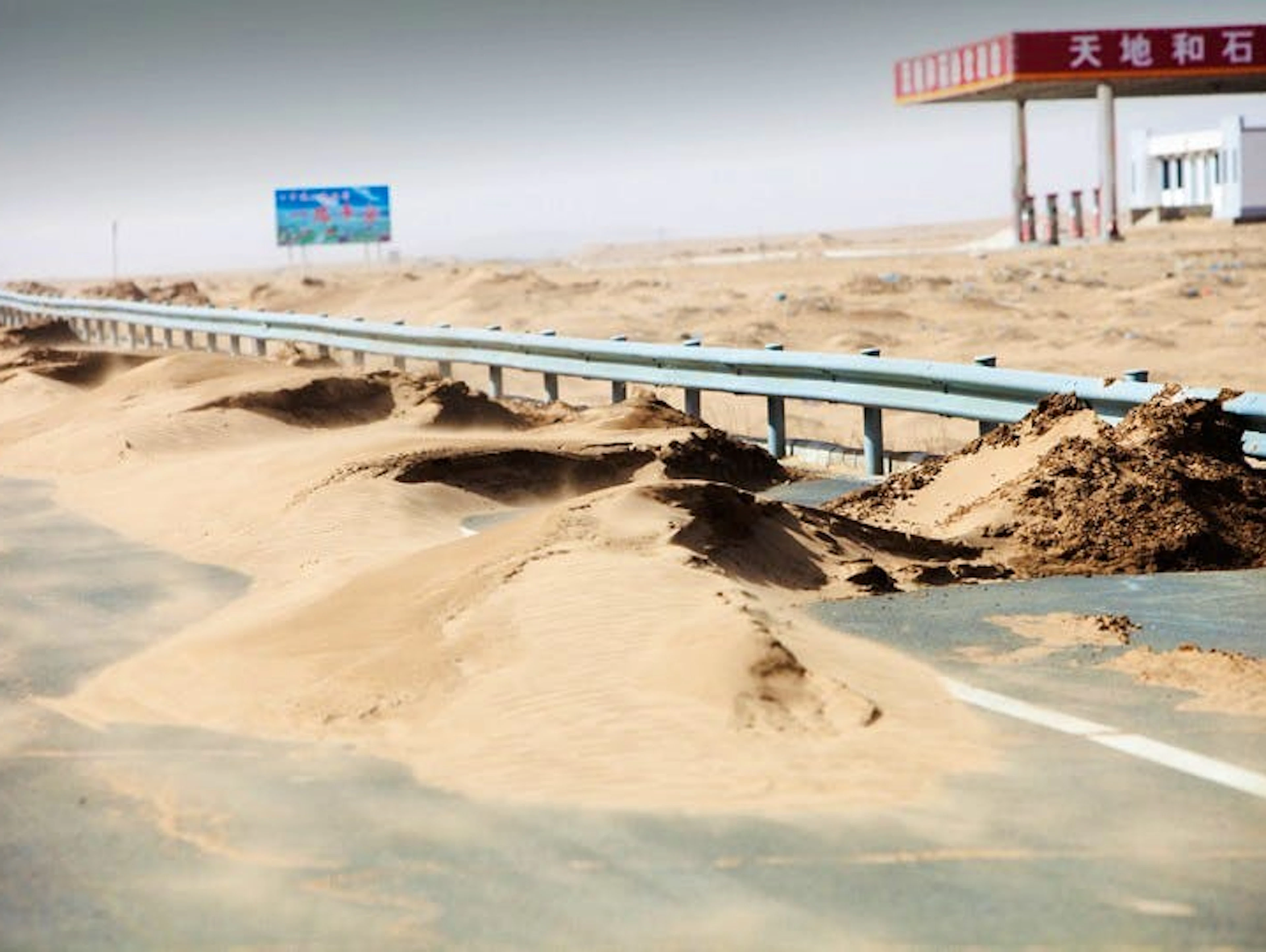 Die innere Mongolei versandet zusehends – durch anhaltende Trockenheit breitet sich die Wüste immer weiter aus, 2009.