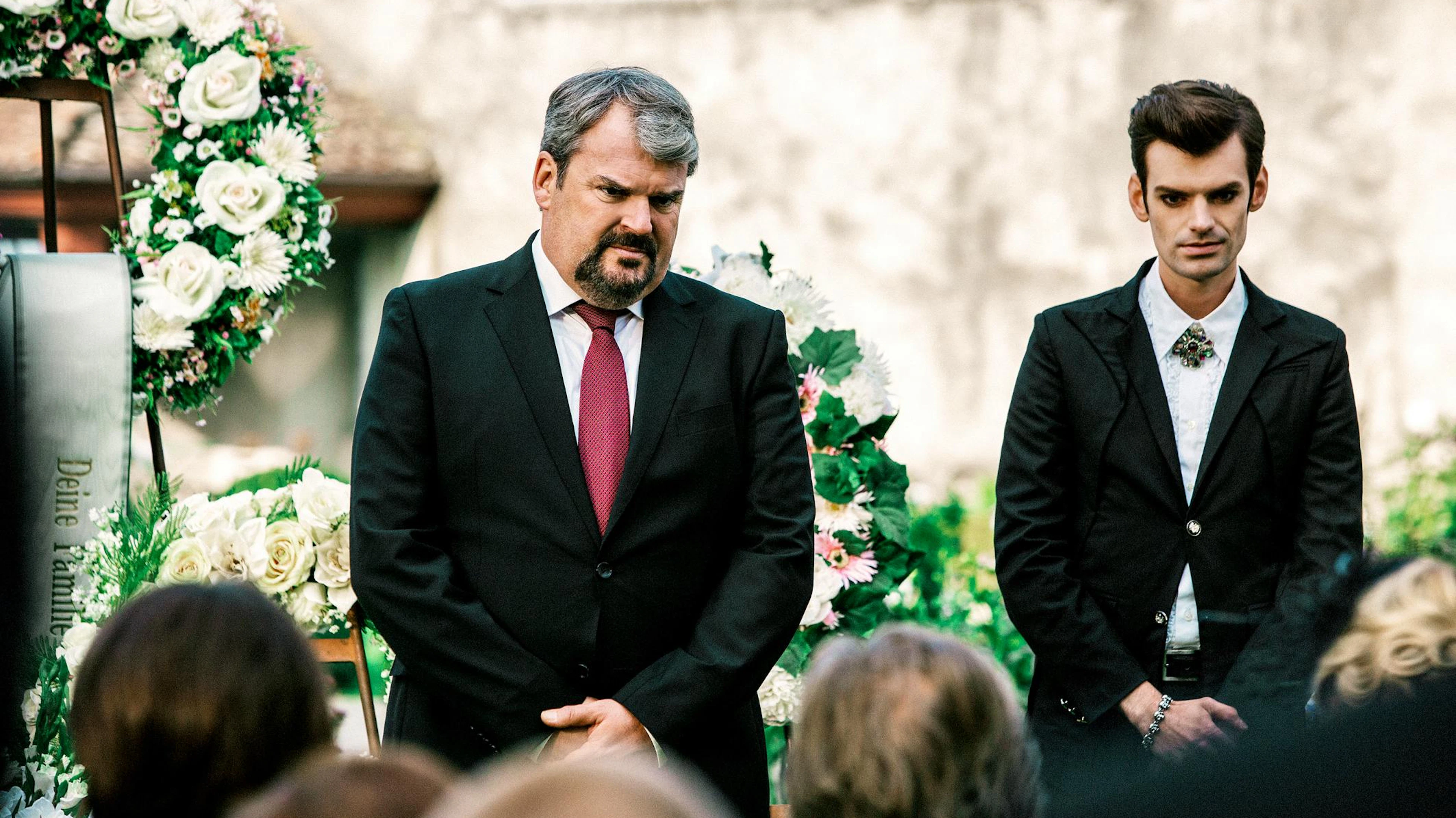 «Der Bestatter»: Mike Müller als Luc Conrad (links) und Reto Stalder als Fabio Testi führen in der erfolgreichen TV-Serie zusammen ein Bestattungsunternehmen.