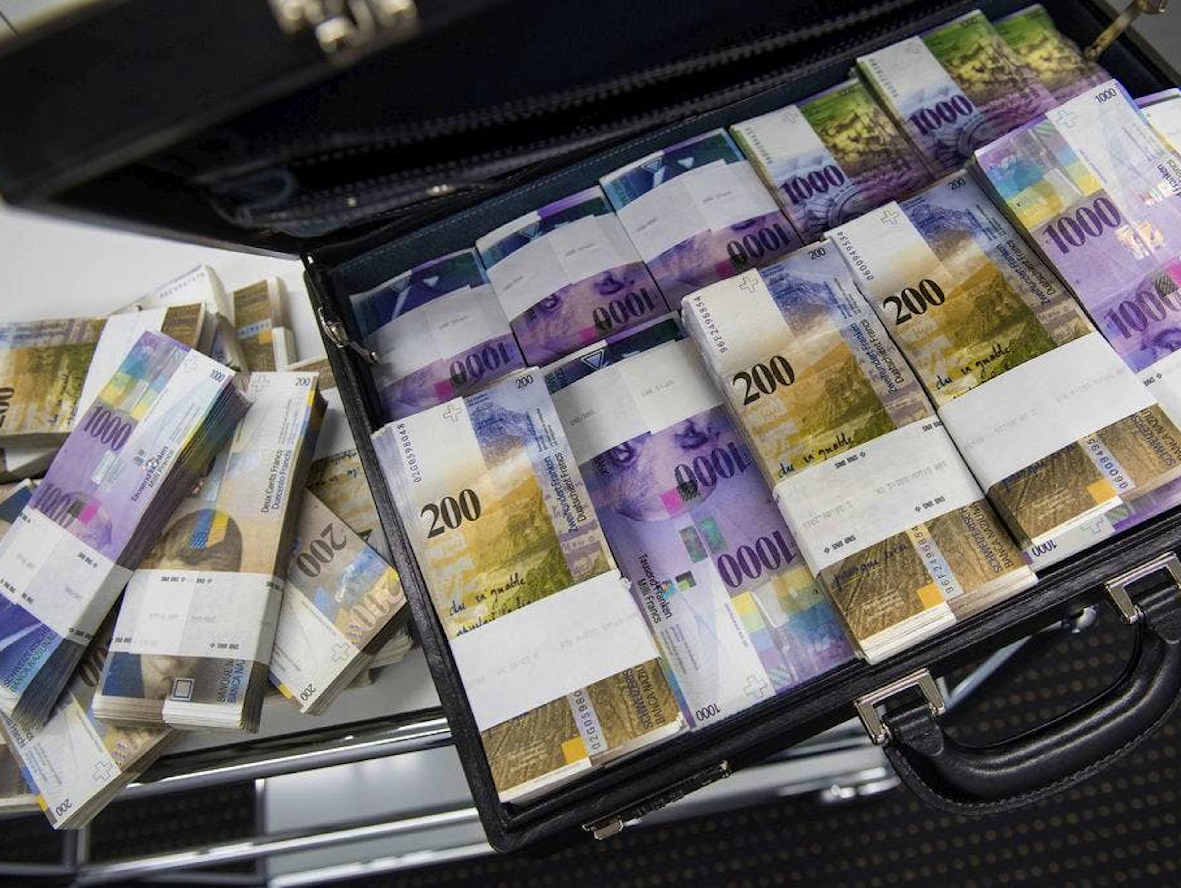 Eine Nutzerin erzählt davon, wie ihre an Krebs erkrankte Mutter sie ganz nahe zu sich heranwinkte und ihr mit letzter Kraft immer wieder den Satz «Ich habe das Geld versteckt» ins Ohr flüsterte. Nachdem sie die Augen geschlossen hatte und scheinbar ihre letzten Atemzüge tat, brach die Mutter jedoch plötzlich in Lachen aus und erklärte ihrer verdutzten Tochter, sie habe ihr nur einen Streich gespielt. (Symbolbild)