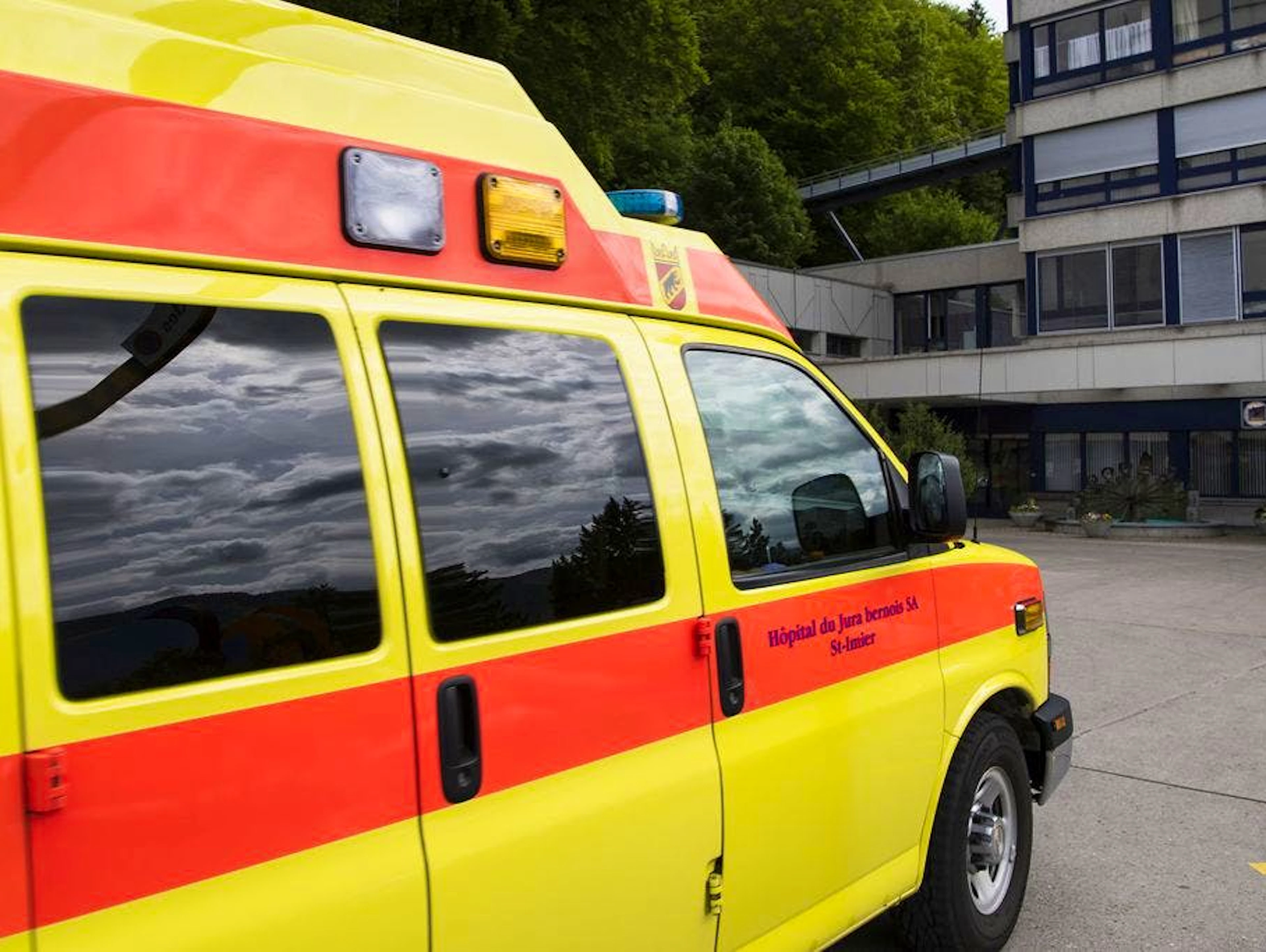 Ein Nutzer kann sogar sowohl eine negative, wie eine positive Geschichte erzählen. So sei sein Onkel nach einem Autounfall an inneren Blutungen gestorben. Noch in der Ambulanz habe er den Sanitätern gesagt. «Sagt meiner Frau, dass Wendy meine Tochter ist und ich sie liebe». Bei Wendy handelte es sich um das damals 5-Jährige Mädchen der Nachbarn und das Bekenntnis habe zu einem wahren «Shitstorm» geführt.  (Symbolbild)