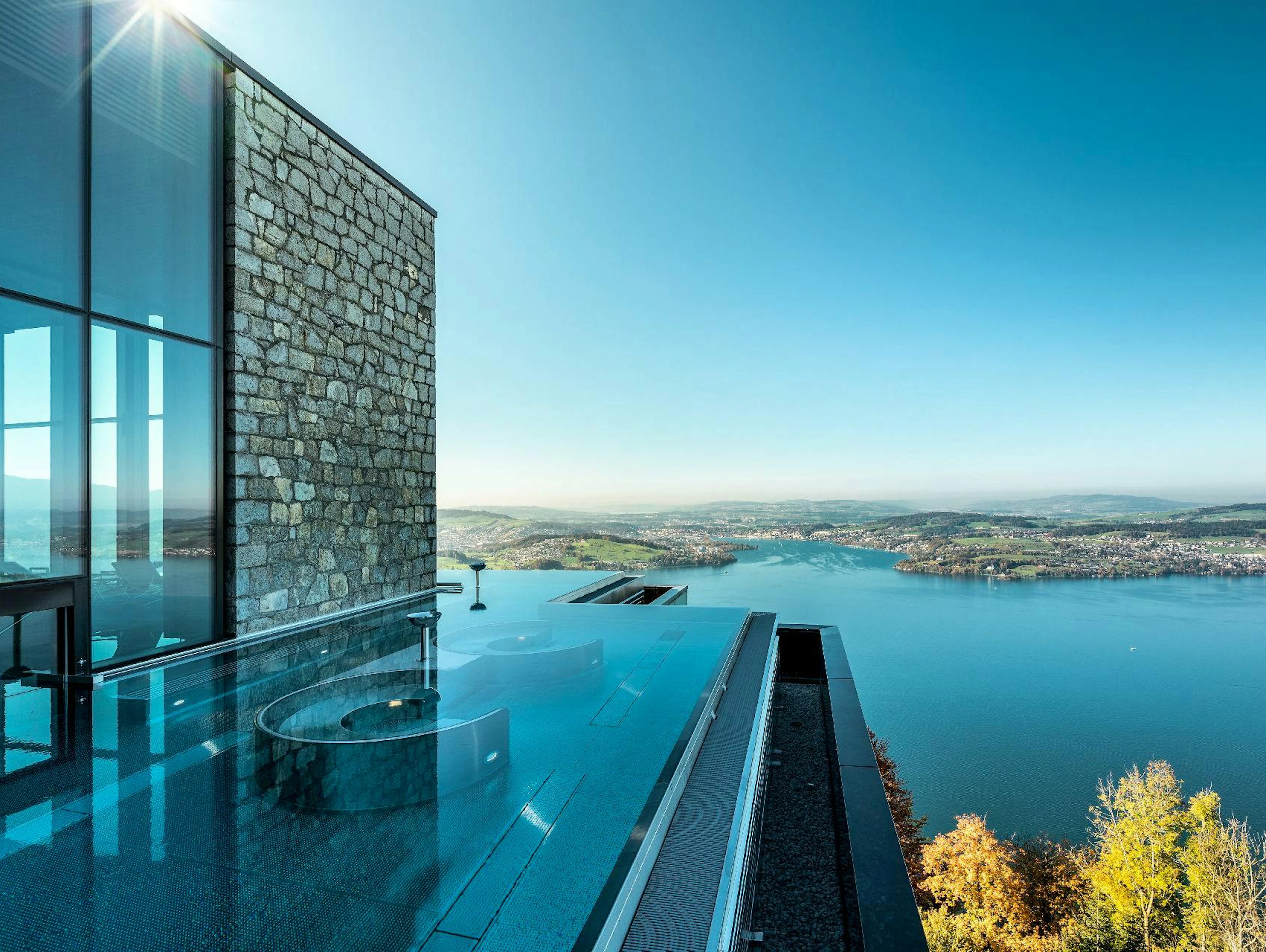 Bürgenstock Waldhotel, NI: Der Infinity-Pool ist Teil des hochspezialisierten Alpine SPA. Dermatologie, Ernährungsberatung, Gewichtsreduktion oder Anti-Aging, ausgewiesene Fachkräfte stehen Ihnen zur Verfügung.