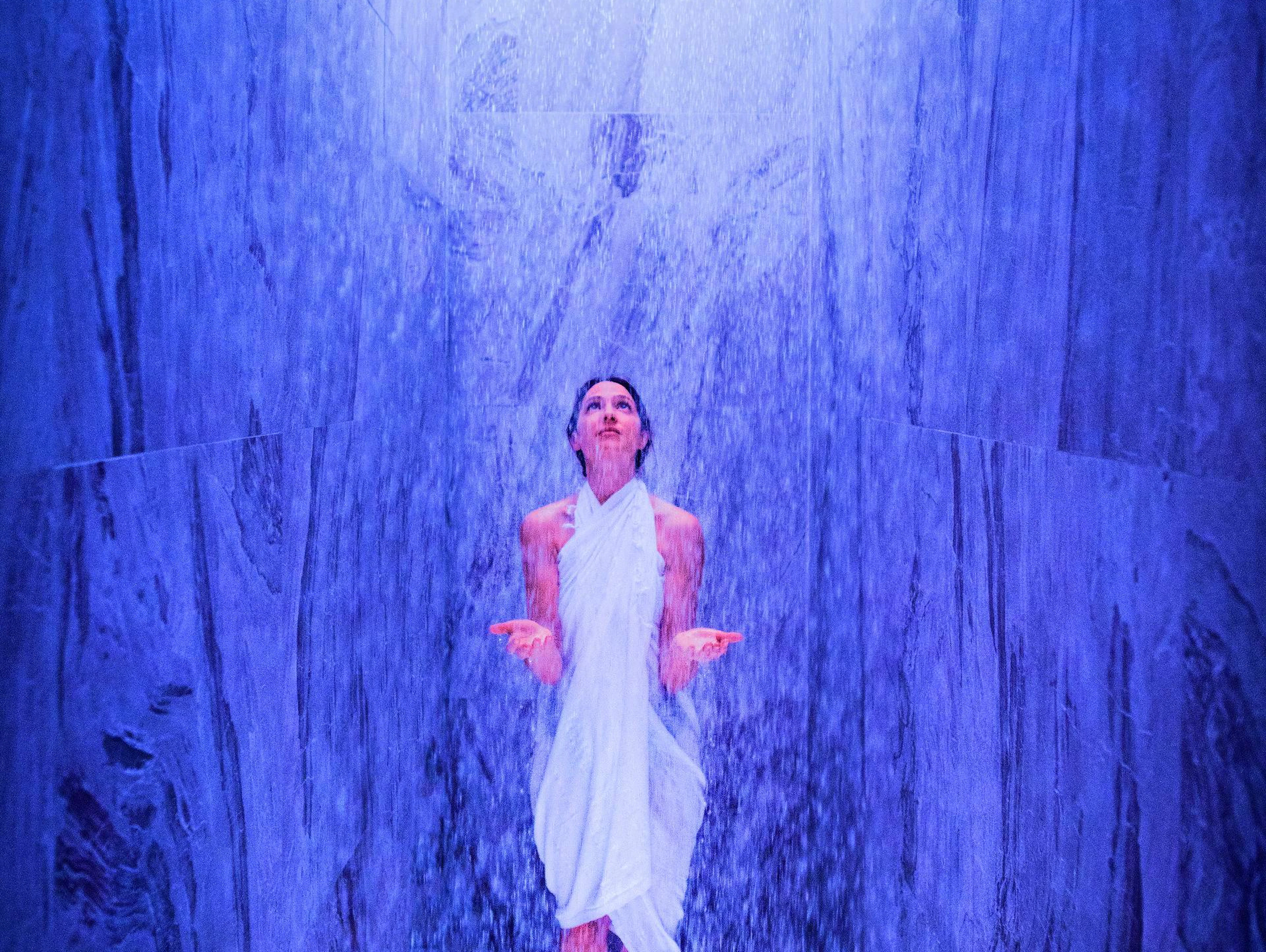 Grand Hotel Bad Ragaz, SG: Das Fünf-Stern-Hotel gehört zu den besten und exklusivsten Wellness-Adressen der Schweiz. In der Tamina Therme lässt sich wunderbar entspannen und das den lieben langen ganzen Tag lang.