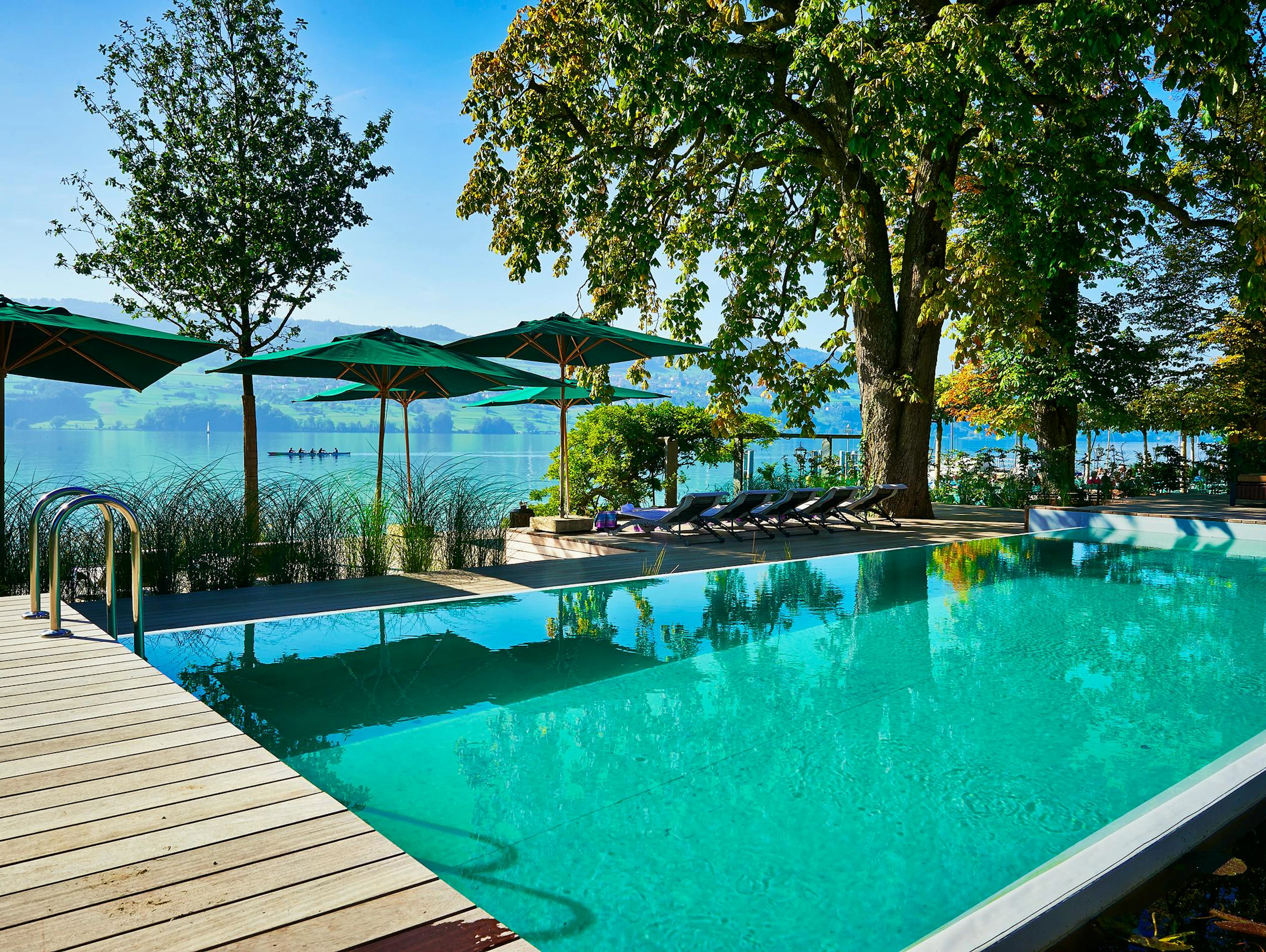Seerose Resort und SPA, Meisterschwanden, AG: Die Strandoase am Hallwilersee lädt zu aktiven Wellness-Kurzferien. Erfrischung im Strandbad, Rudern oder um den See&nbsp; joggen, hier ist (fast) alles möglich.