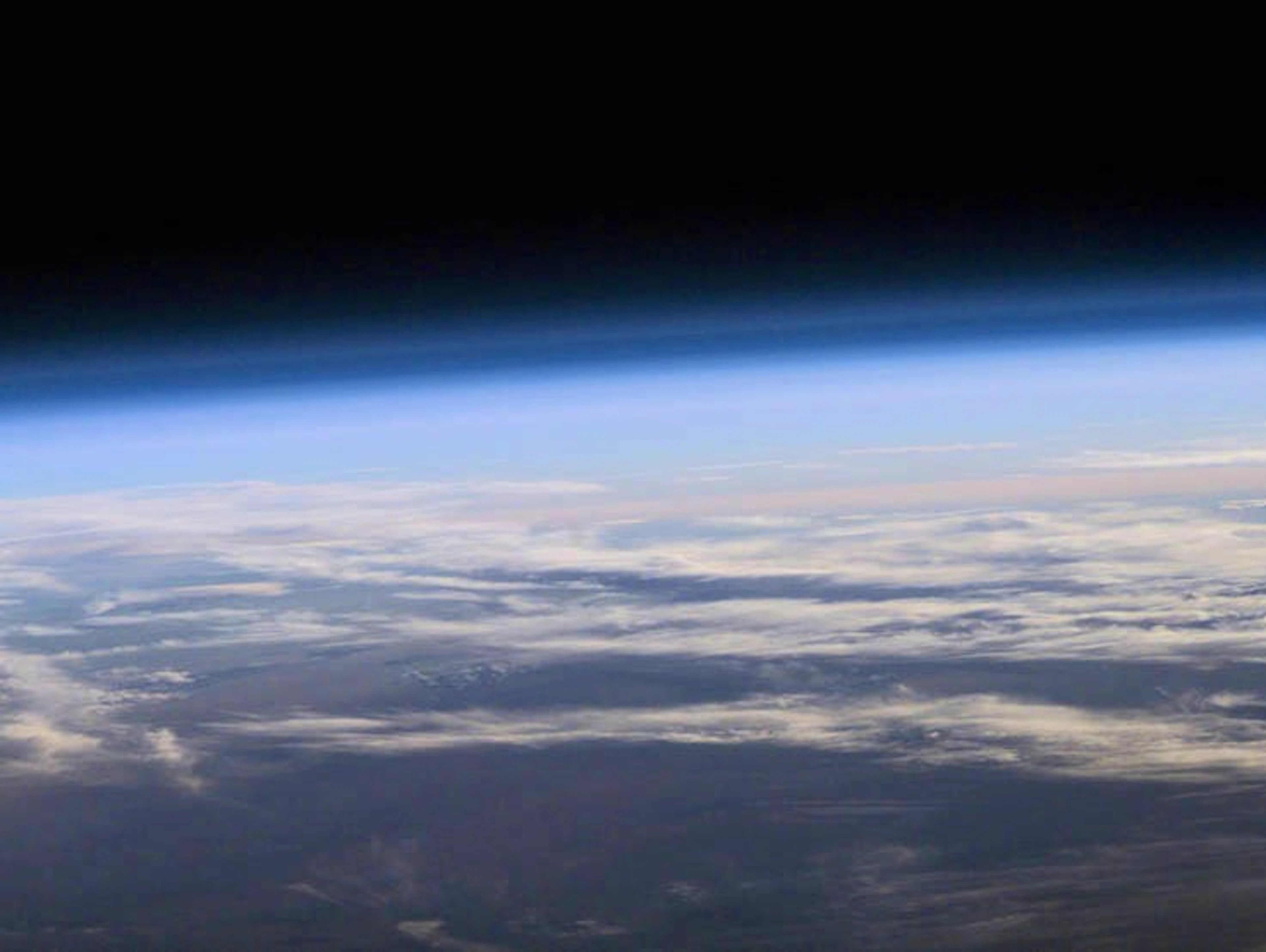 Forscher vermuten eine neue, illegale Quelle von Trichlorfluormethan in der Atmosphäre. Zu diesem Schluss kommen sie, weil die Stoffmenge seit 2012 langsamer sinkt als nach den geltenden Umweltregelungen zu erwarten wäre.