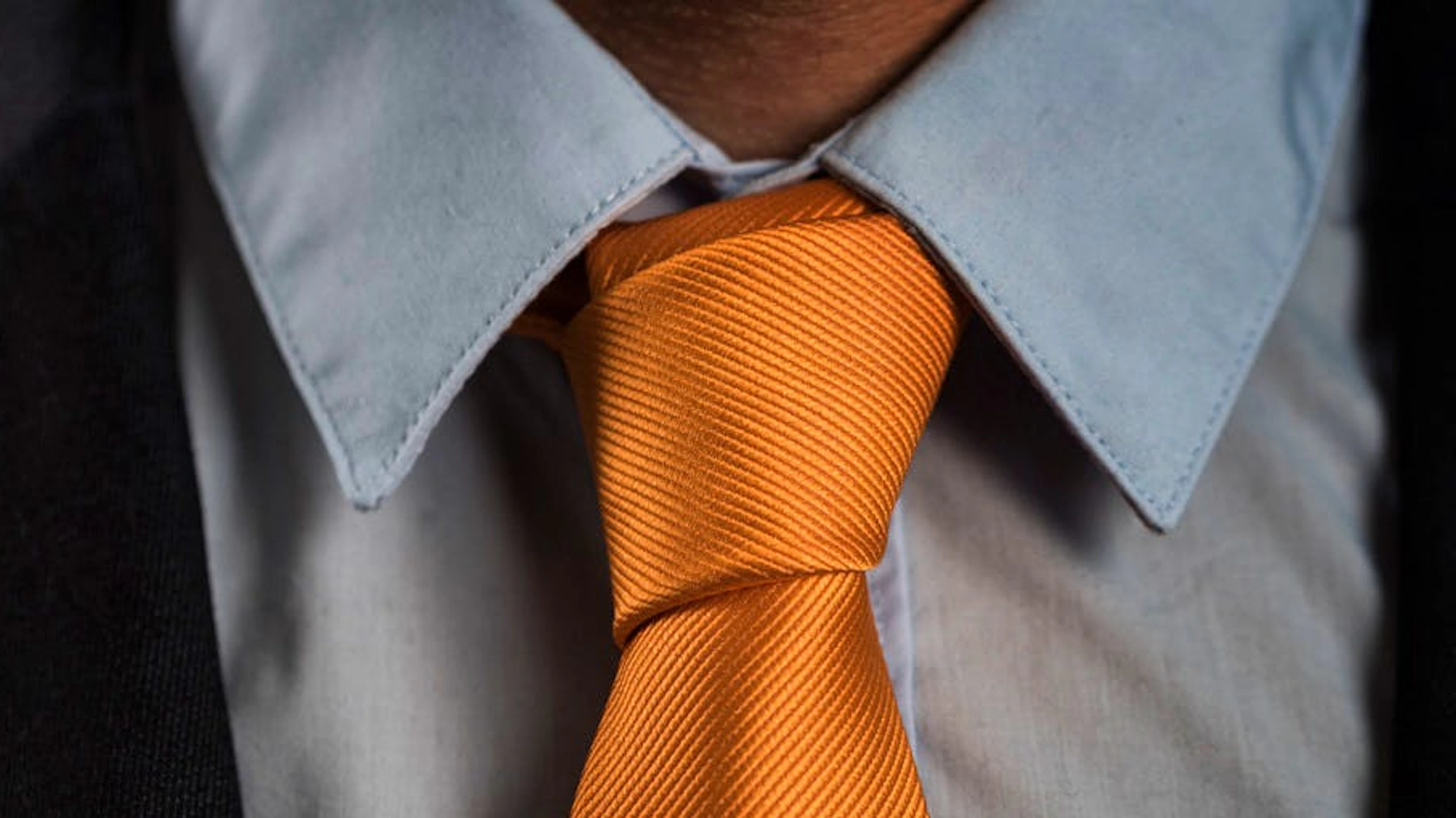 Hartes Los für Banker: Auch bei Hitze gilt der vom Chef ausgeschriebene Dresscode. Doch der wird in der Regel etwas gelockert.