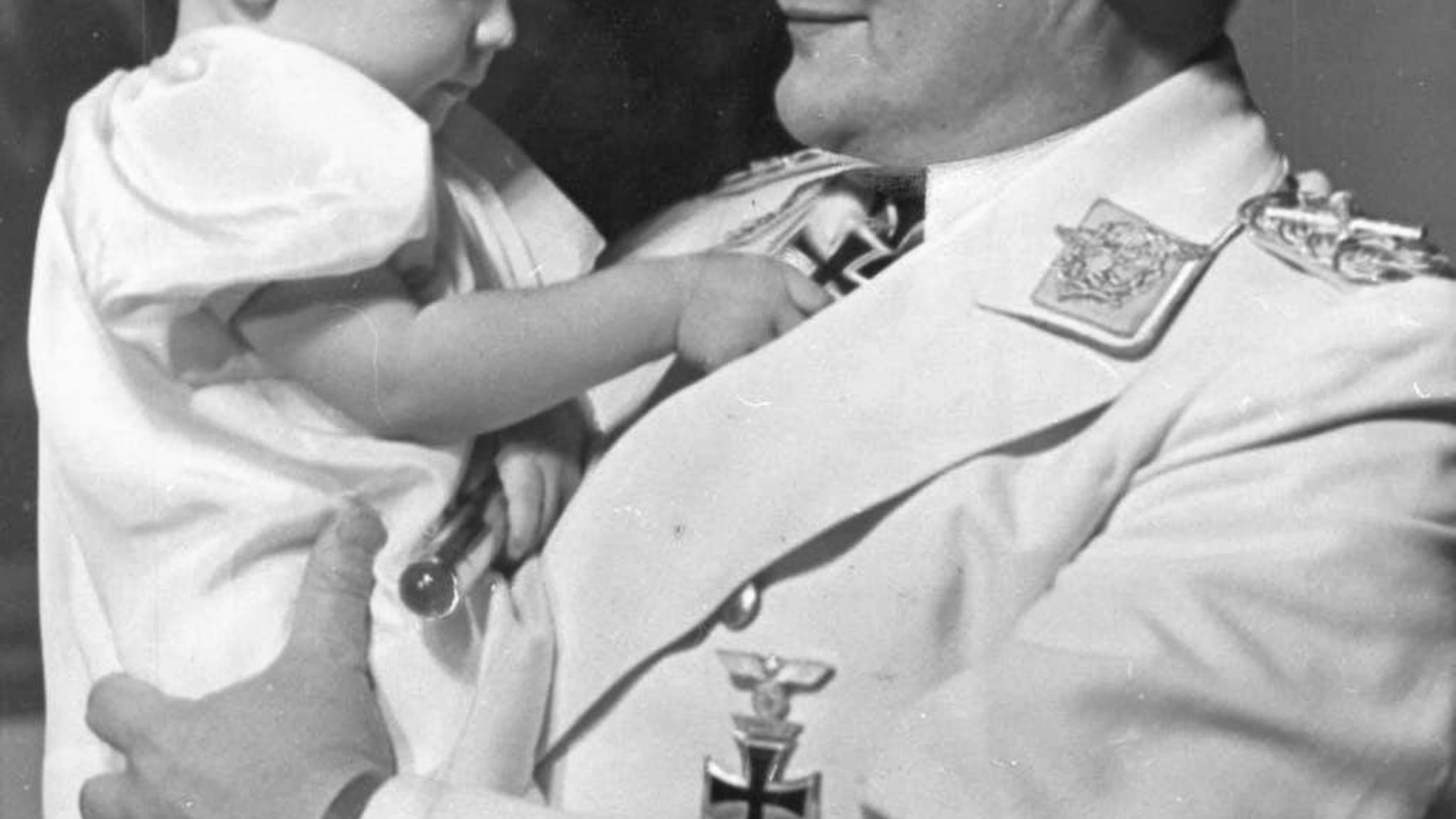 Après la guerre, Edda Göring (née en 1938), la fille unique du maréchal Hermann Göring (1893-1946), s'est battue pendant plusieurs dizaines d'années devant les tribunaux pour récupérer une partie de l'héritage de son père, qui s'était suicidé pour échapper à son exécution.