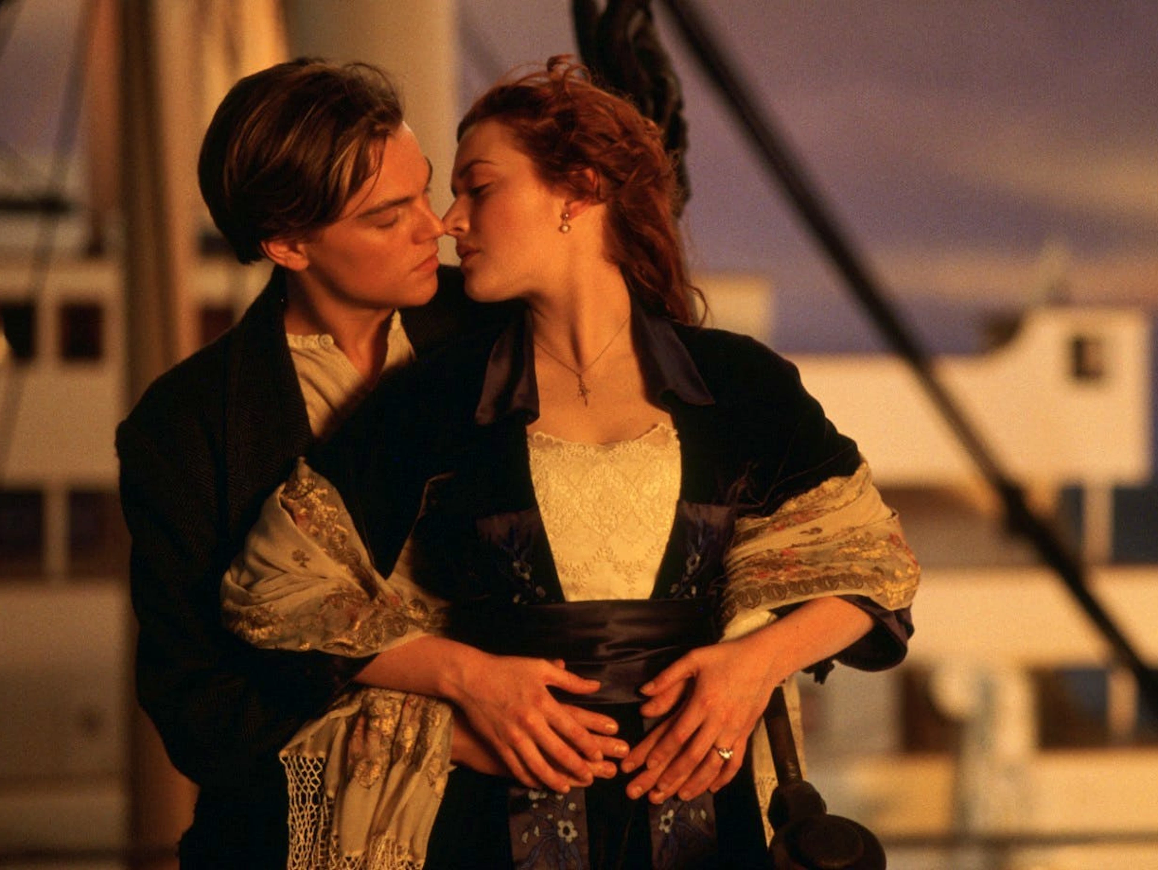 Platz 2: Ein Wunder, dass der Eisberg, welcher der «Titanic» zum Verhängnis wurde, nicht geschmolzen ist im Angesicht dieser Liebenden ... Kate Winslet und Leonardo DiCaprio knutschten sich 1997 wechselseitig in eine Weltkarriere.&nbsp;
