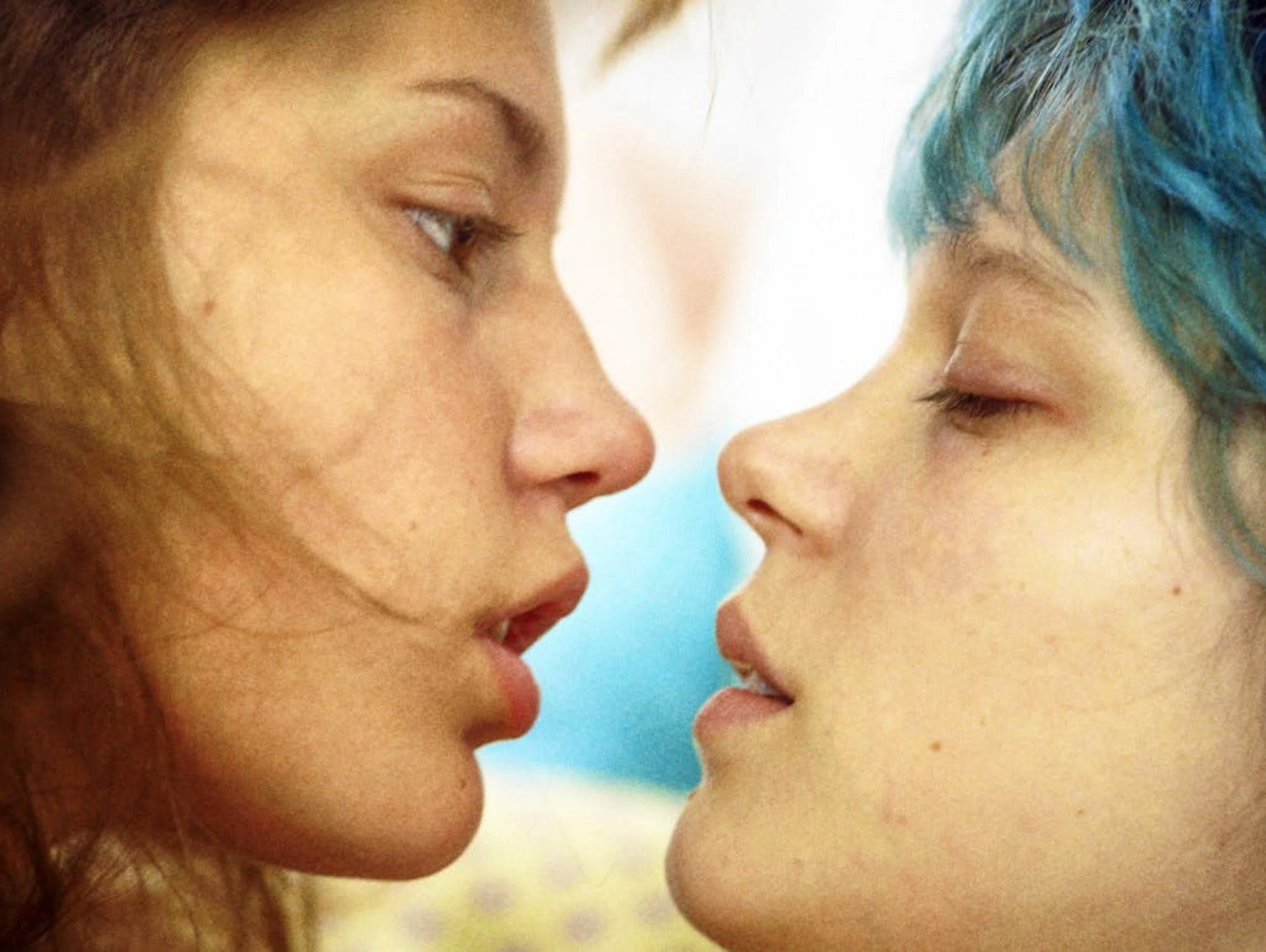 Platz 16: Im französischen Kritikerliebling des Jahres 2012, «Blau ist eine warme Farbe», stürzen sich Adèle Exarchopoulos (links) und Léa Seydoux in eine Affäre ohne Hoffnung. Zärtlich, anrührend, leidenschaftlich und tragisch.