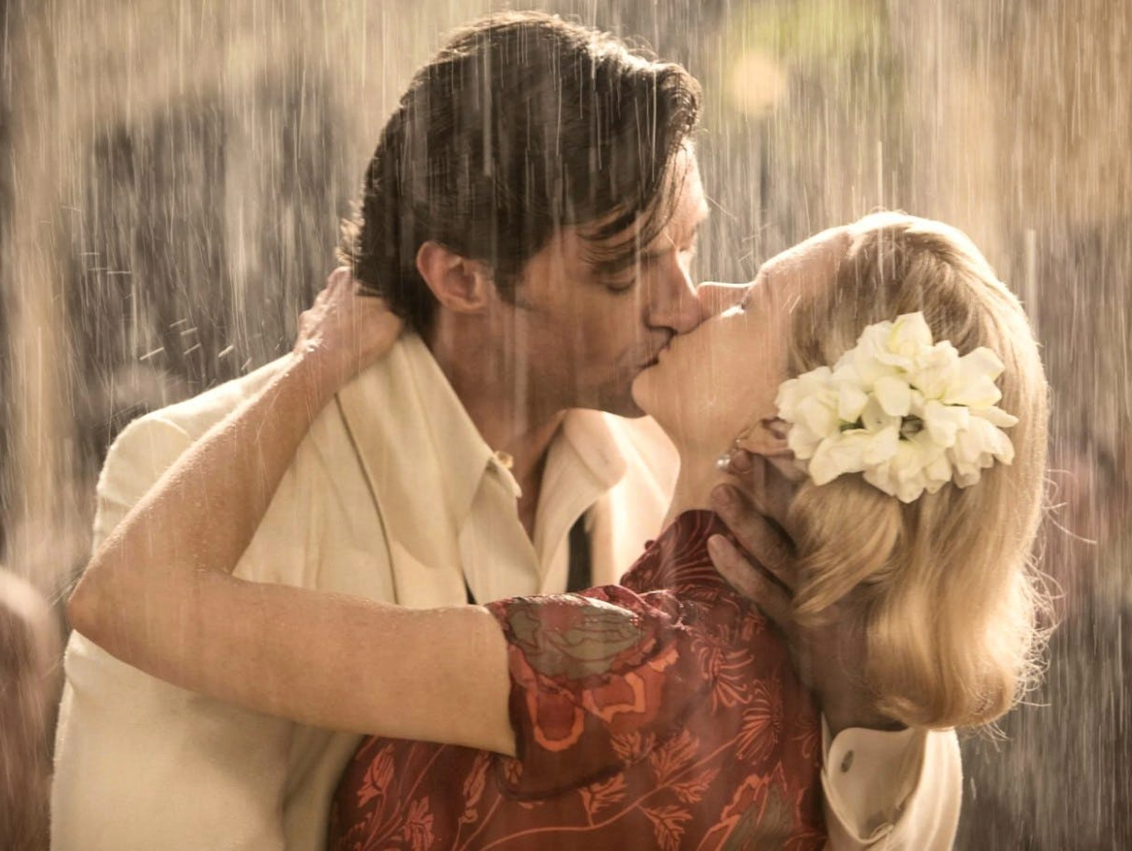 Platz 14: Zwei wunderschöne Menschen, selbstvergessen vor lauter Leidenschaft im Platzregen der Liebe: Natürlich wurden Hugh Jackman und Nicole Kidman am Ende von Baz Luhrmans Monumentalromanze «Australia» (2008) ein Paar. Und wie!&nbsp;