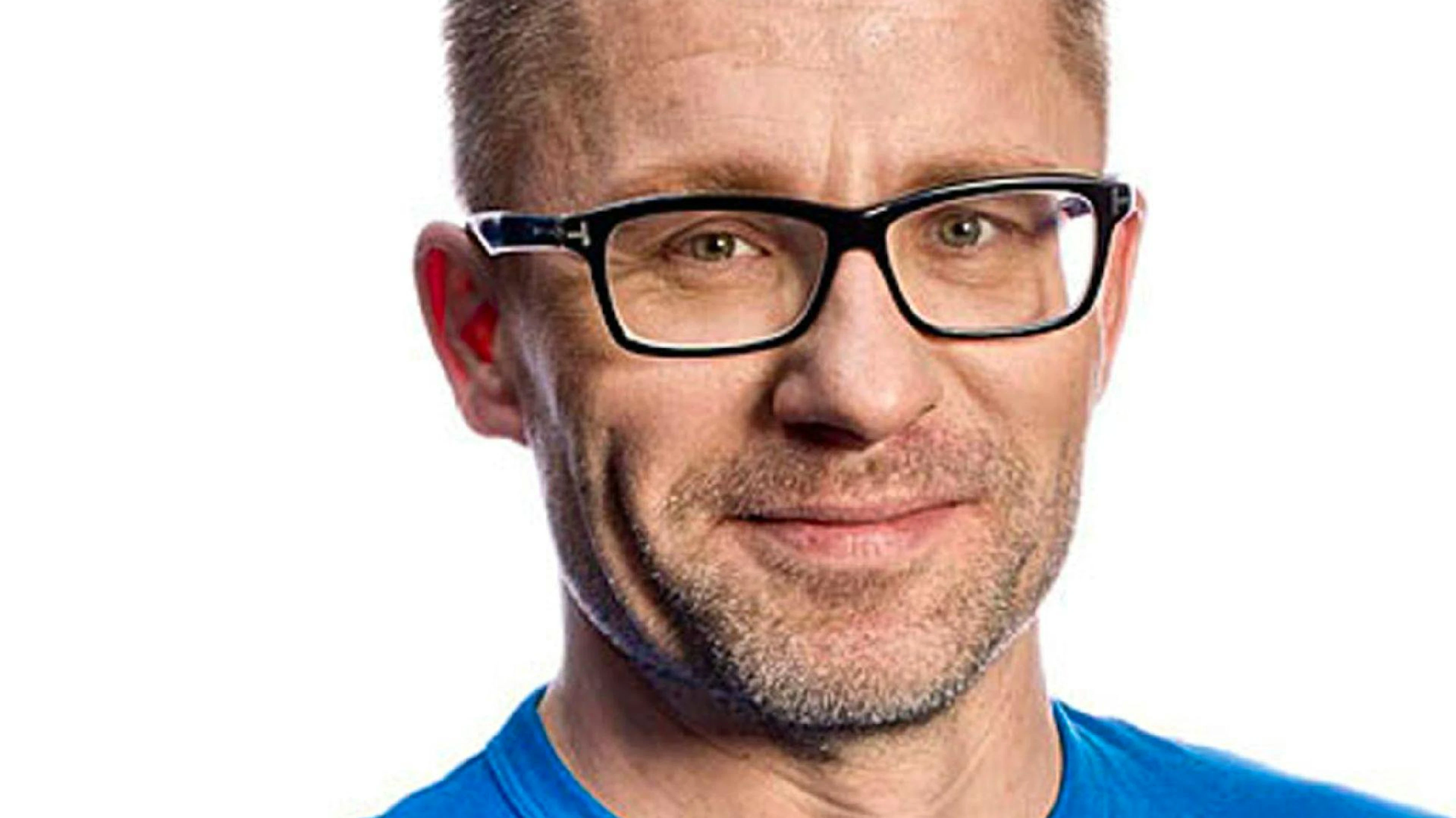 «Bluewin»-Redaktor Bruno Bötschi spricht für das Frage-Antwort-Spiel «Bötschi fragt» regelmässig mit bekannten Persönlichkeiten. Bötschi hat viel Erfahrung mit Interviews. Für die Zeitschrift «Schweizer Familie» betreute er jahrelang die Serie «Traumfänger». Über 200 Persönlichkeiten stellte er dafür die Frage: Als Kind hat man viele Träume – erinnern Sie sich? Das Buch zur Serie «Traumfänger» ist im Applaus Verlag, Zürich, erschienen. Es ist im Buchhandel erhältlich.