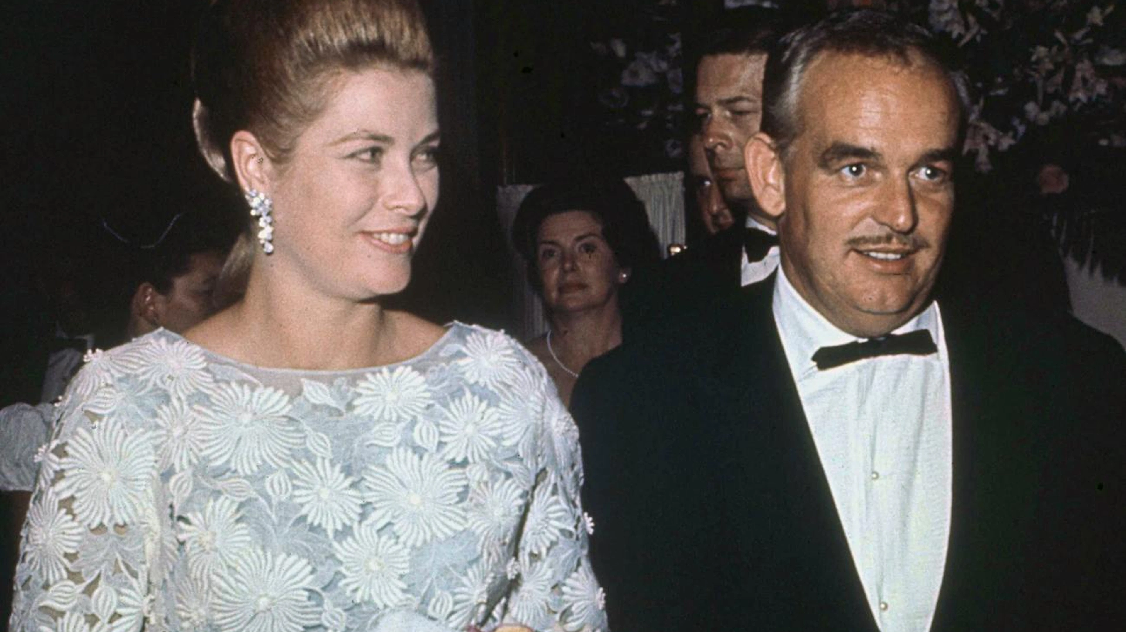 Fürstin Gracia Patricia und Fürst Rainier III. von Monaco, aufgenommen an einer Gala des Roten Kreuzes am 2. April 1974.