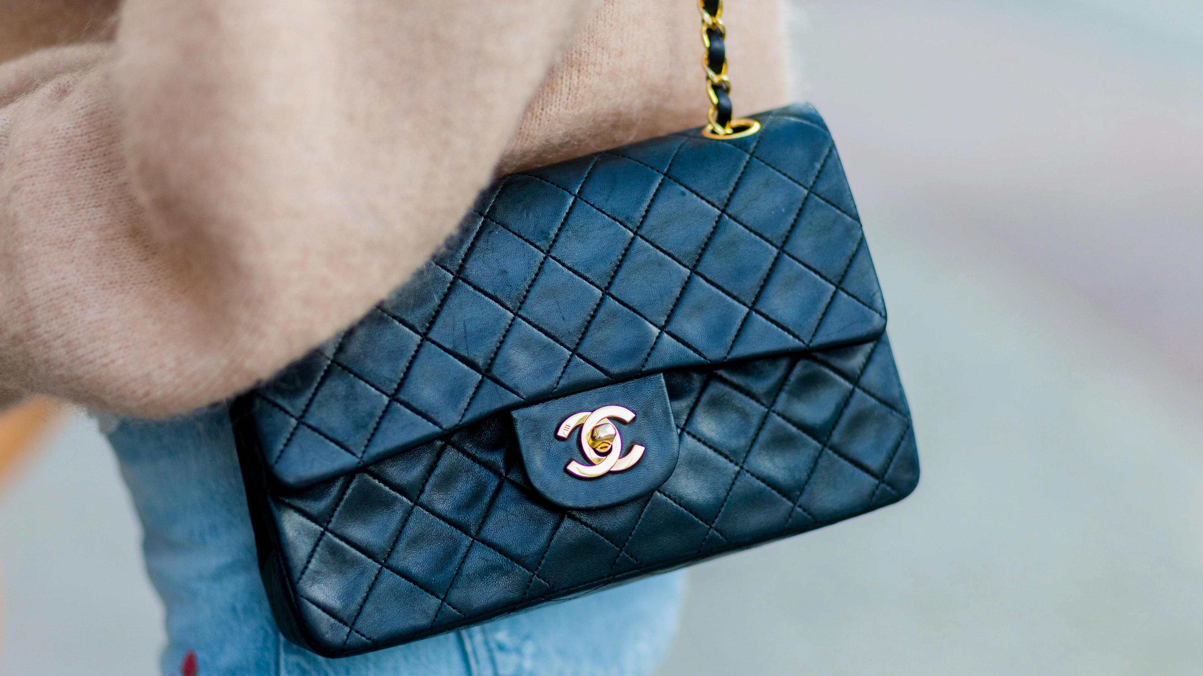 Die Chanel 2.55 – ein Taschen-Klassiker.