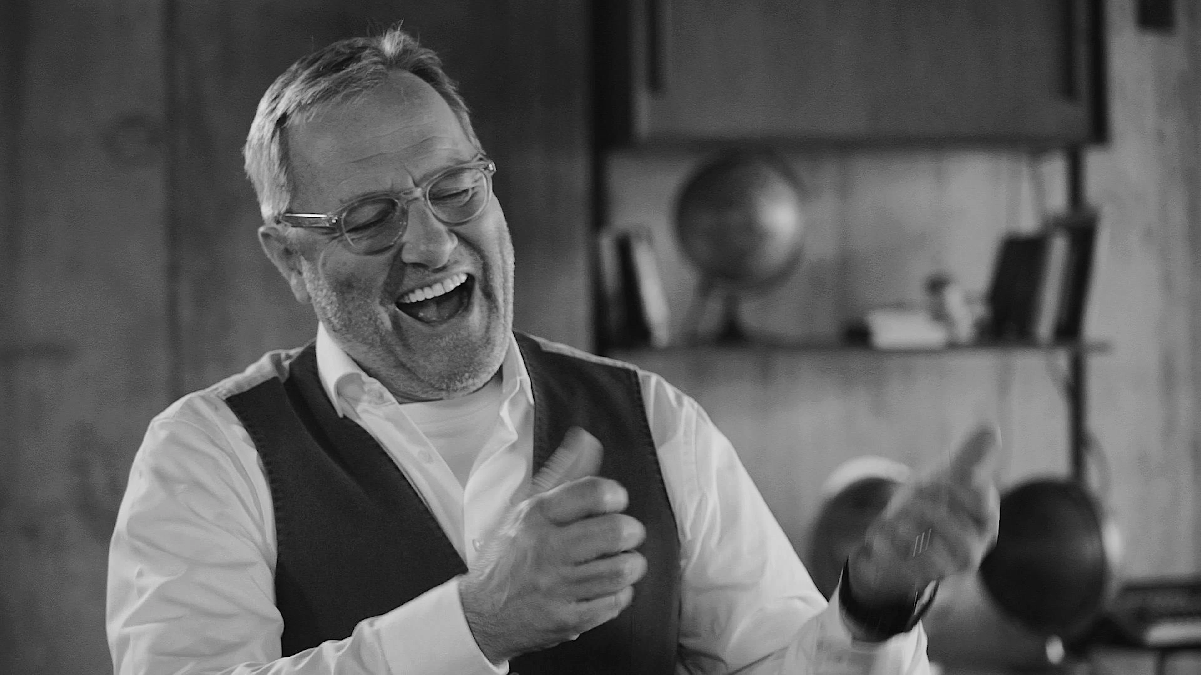 Frank Baumann über seine Wurstmaschine: «Ich las in einem Buch: Ein Mann, der noch nie selber eine Wurst gemacht hat, ist kein Mann. Also wusste ich, dass ich hier ein Manko habe und begann mich damit zu befassen, wie man Würste macht und machte an einem Kochevent für Cervelat-Promis mit.»