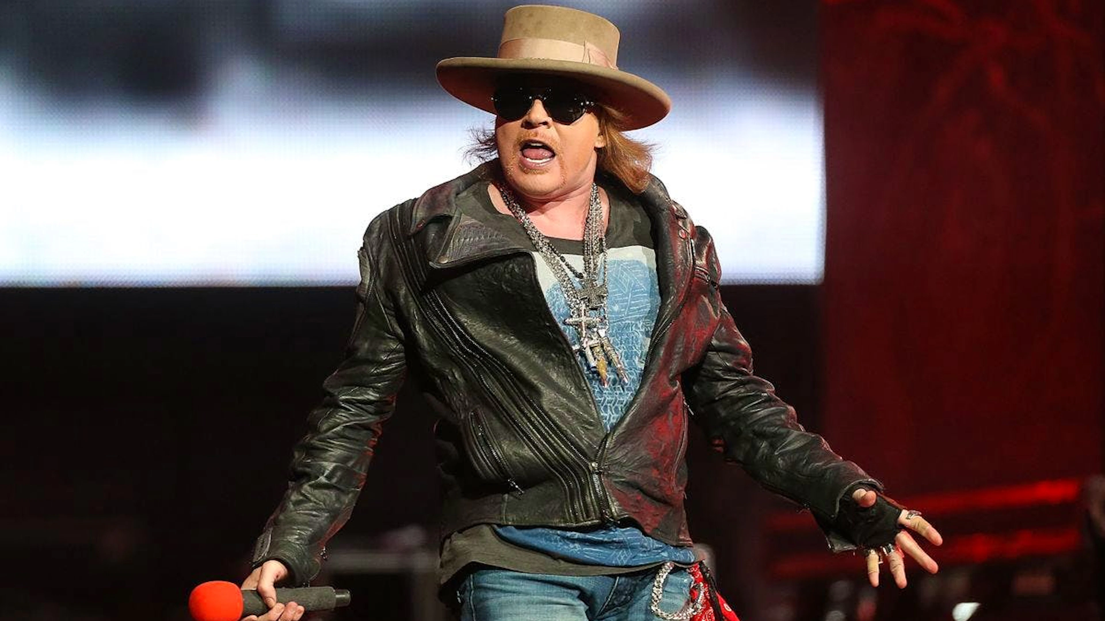 Axl Rose war sich sicher, dass der Buchstabe M verflucht sei. Deshalb spielten Guns N' Roses früher nie in Städten, die mit einem M anfingen.