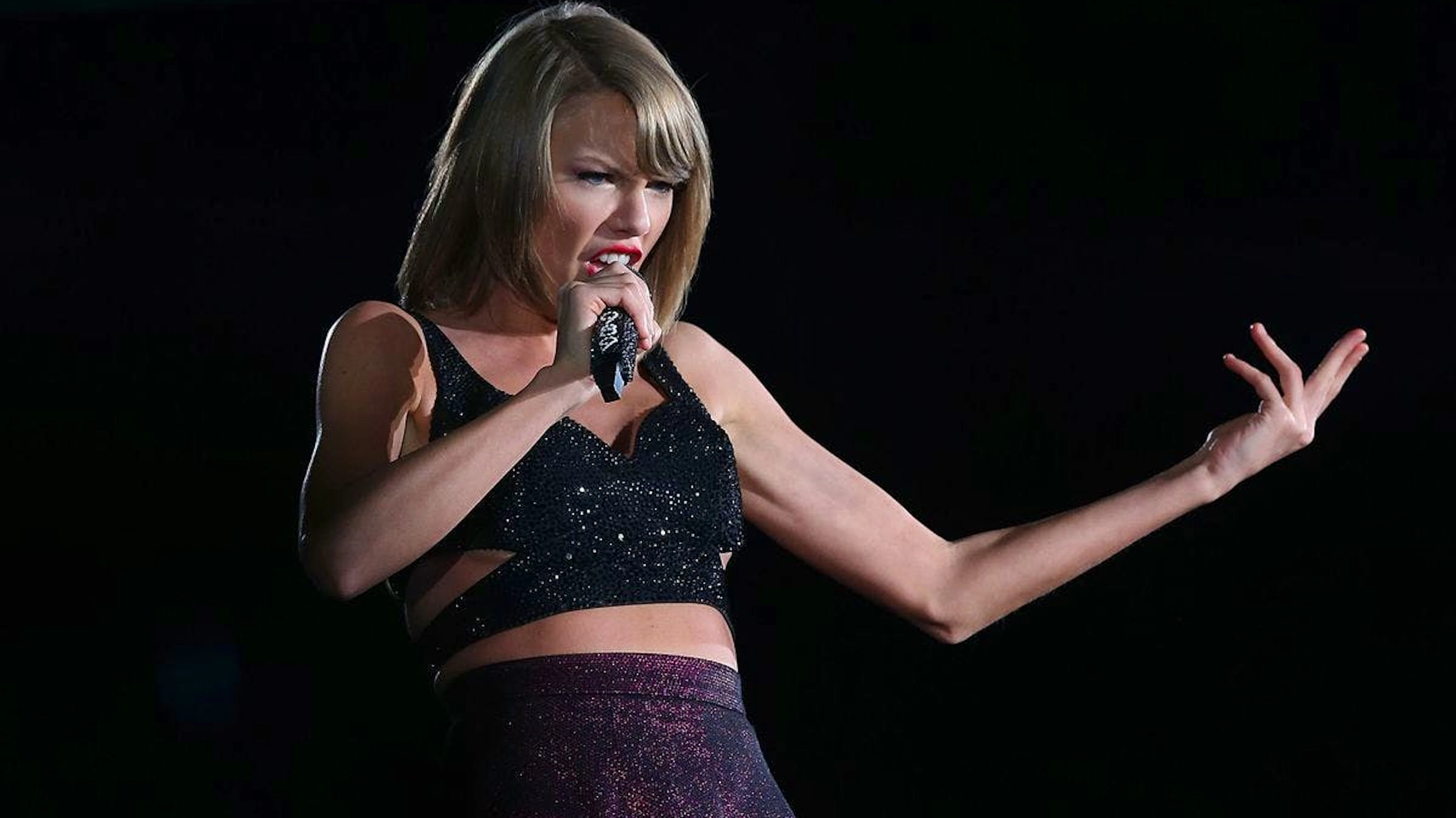 Taylor Swift hat's dafür mit der 13. Die Zahl brachte ihr schon mehrfach Glück, ausserdem wurde sie an einem 13. geboren. Deshalb malte sie sich die Zahl lange Zeit vor jedem Auftritt auf den Handrücken.