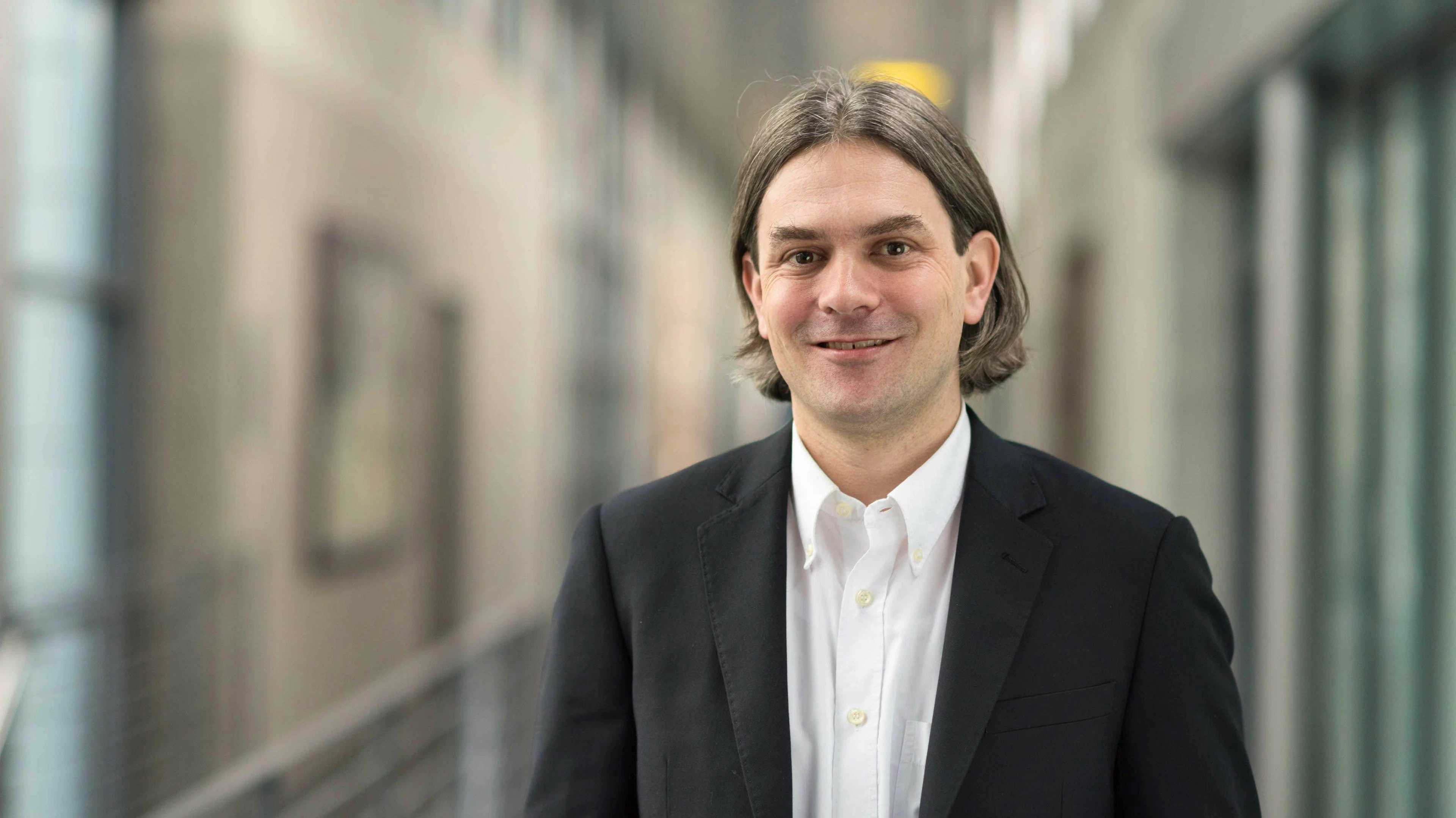 Marius Schlegel lavora nel team Corporate Responsibility di Swisscom, come esperto di servizi rispettosi del clima, Mobile Aid nonché di politica energetica e climatica.