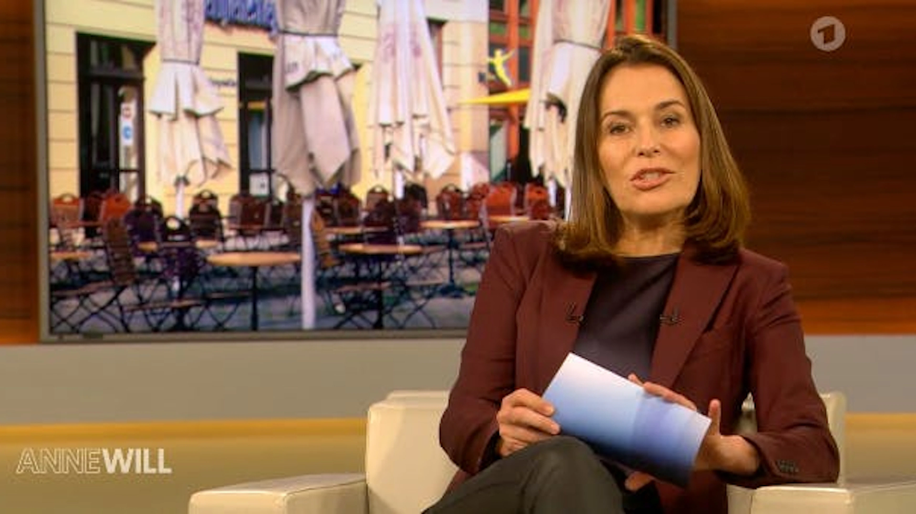 Augenscheinlich verjüngt: Polit-Talkerin Anne Will.