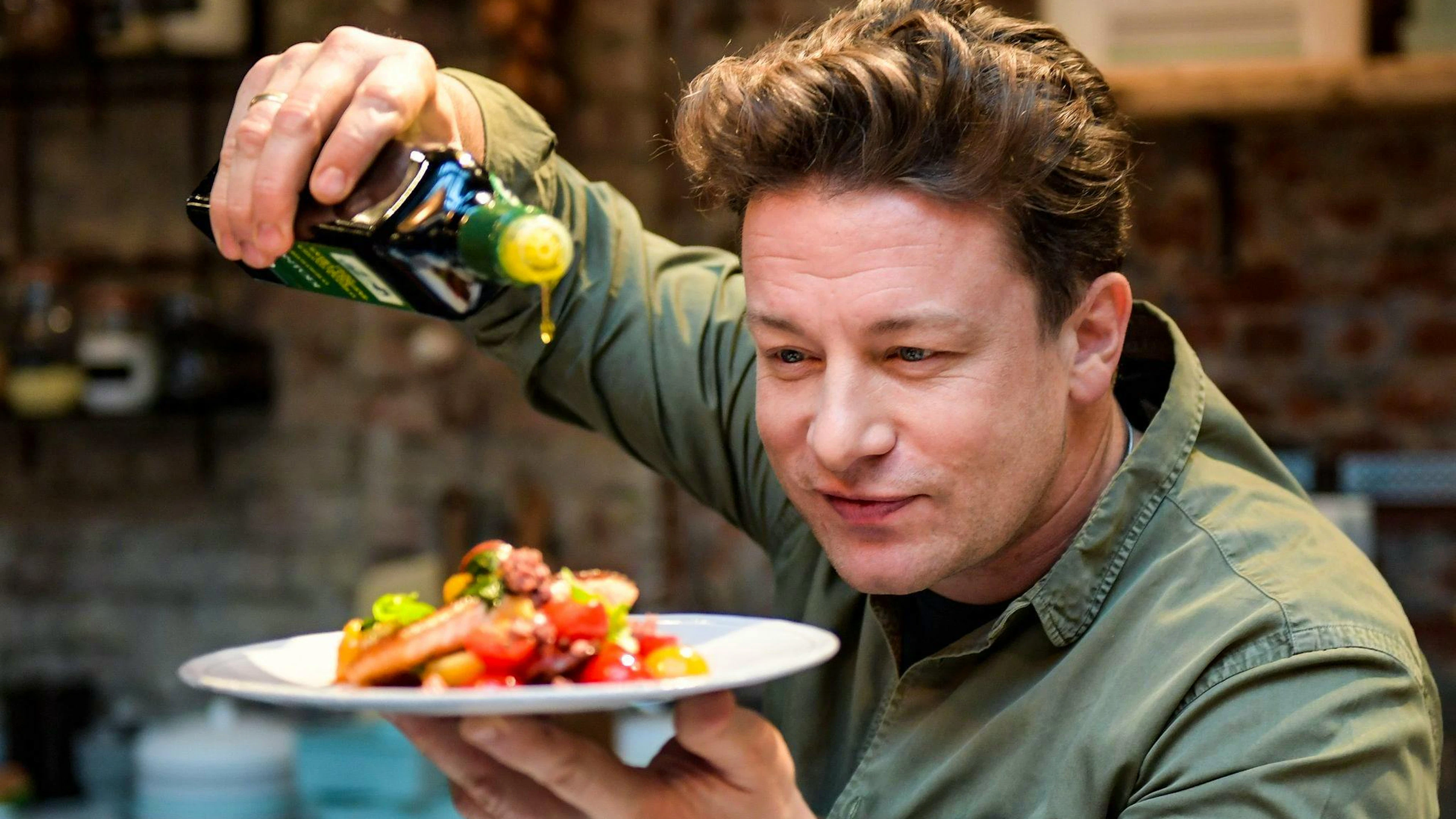 «Die Küchen sind sehr männerlastig und aggressiv und oft auch mit Drogen überschwemmt»: Starkoch Jamie Oliver im Interview mit der englischen Zeitung «Evening Standard».