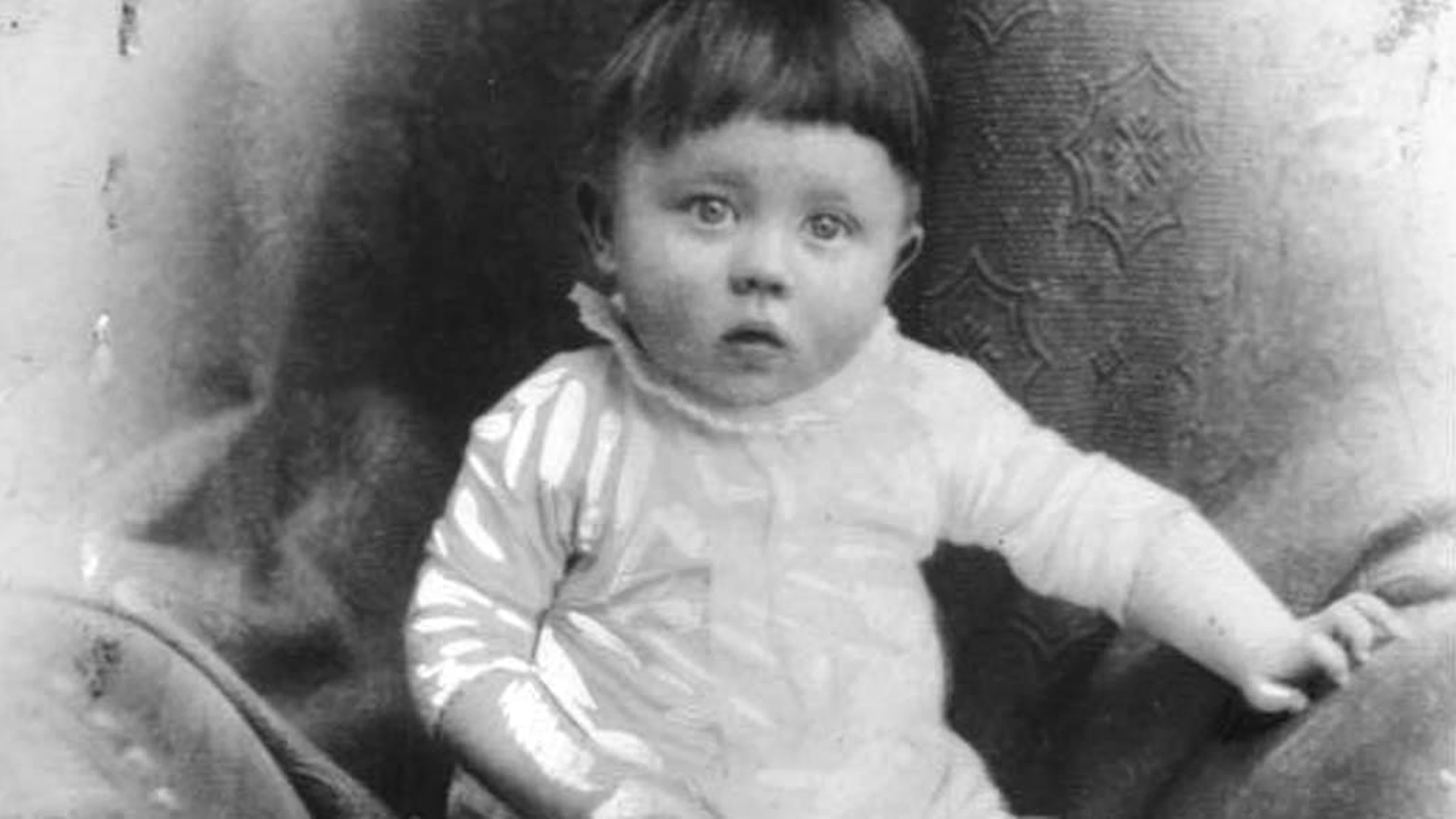 Adolf Hitler, bébé vers 1890.
