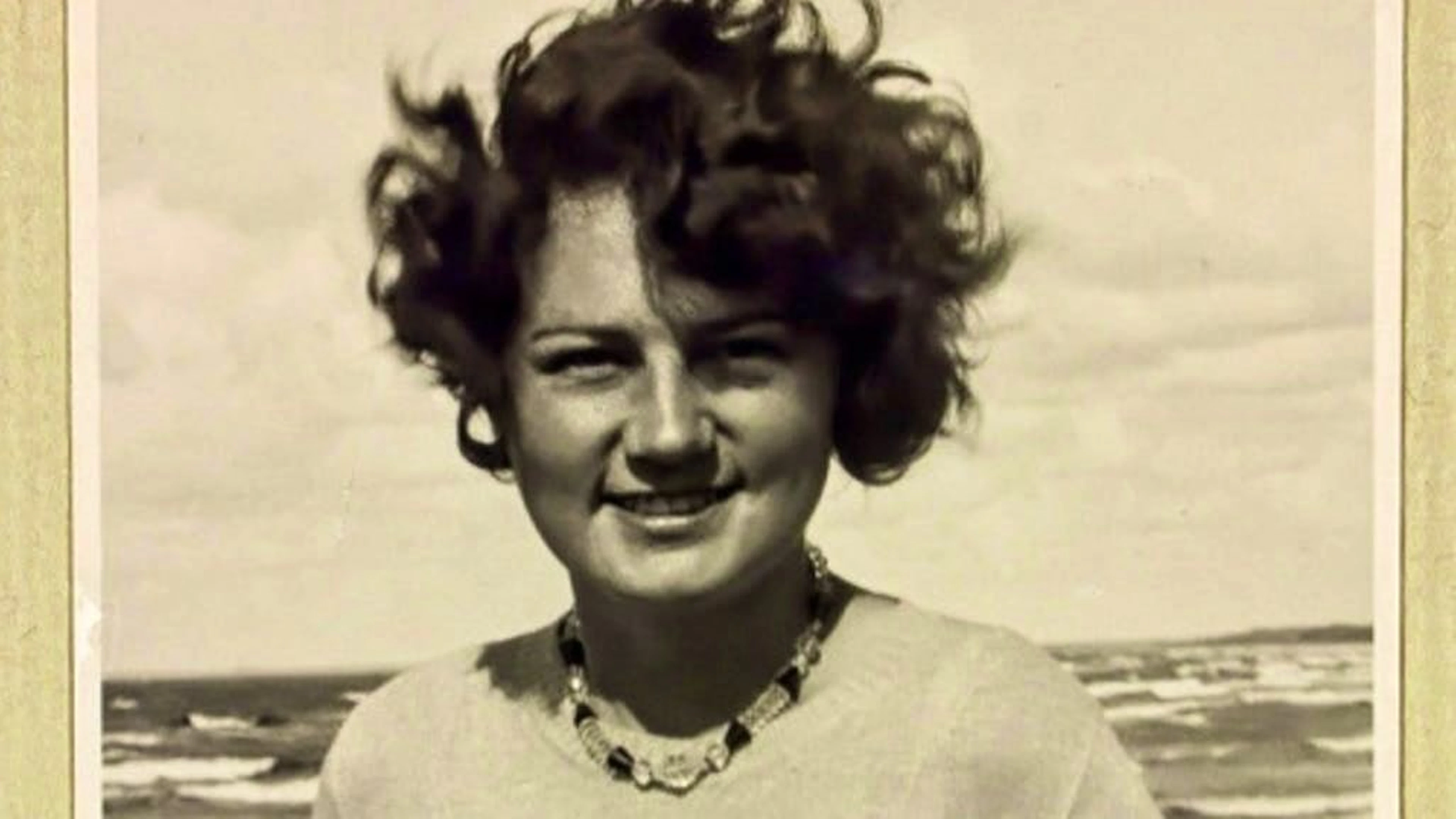 Angela «Geli» Raubal vit avec Adolf Hitler à Munich avant de se suicider dans leur appartement.