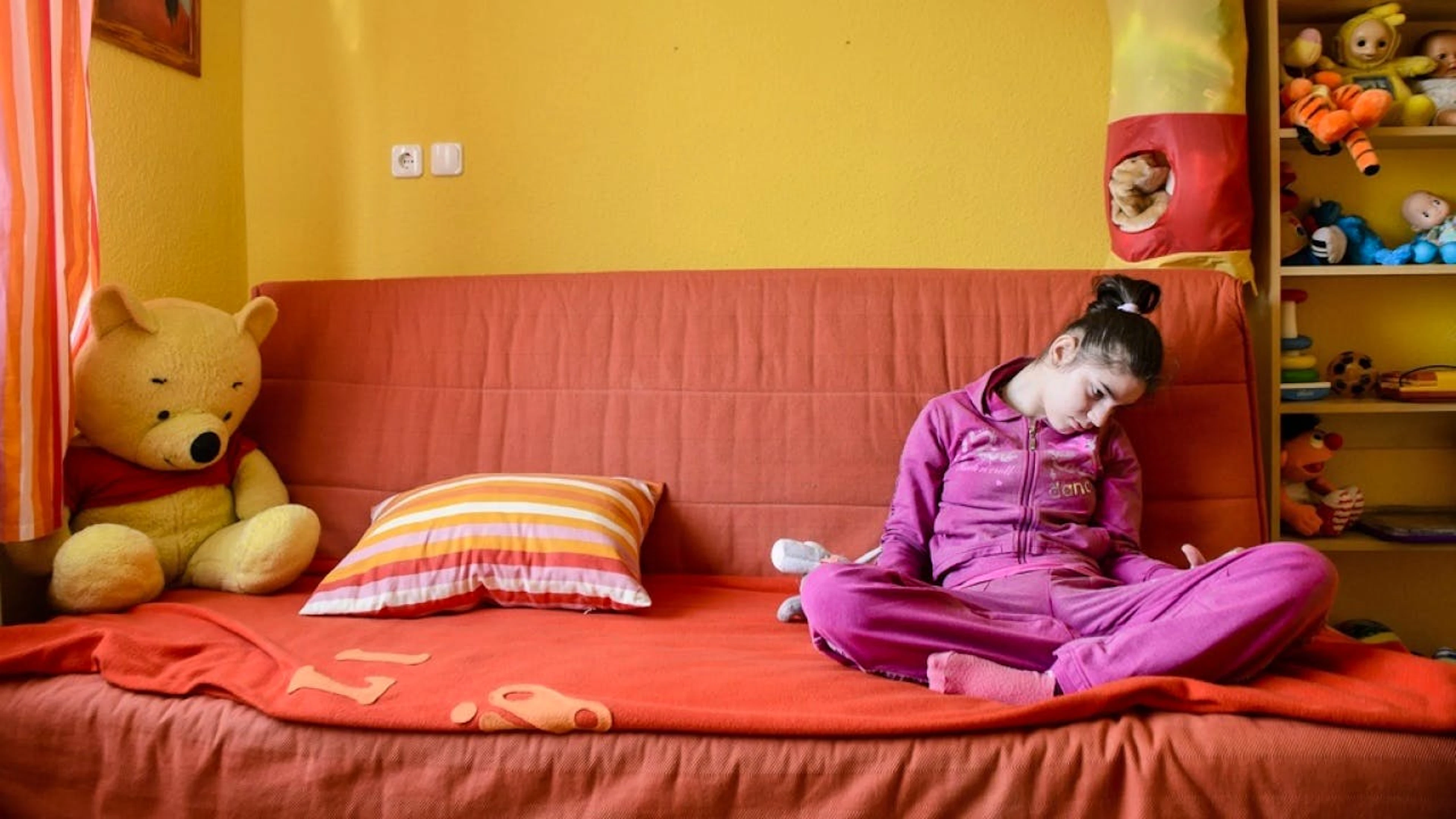 Autistische Kinder nehmen ihre Umwelt oft anders wahr, und stehen sinnbildlich für eine Diagnose, die heute häufiger erkannt wird als früher. (Archivbild)