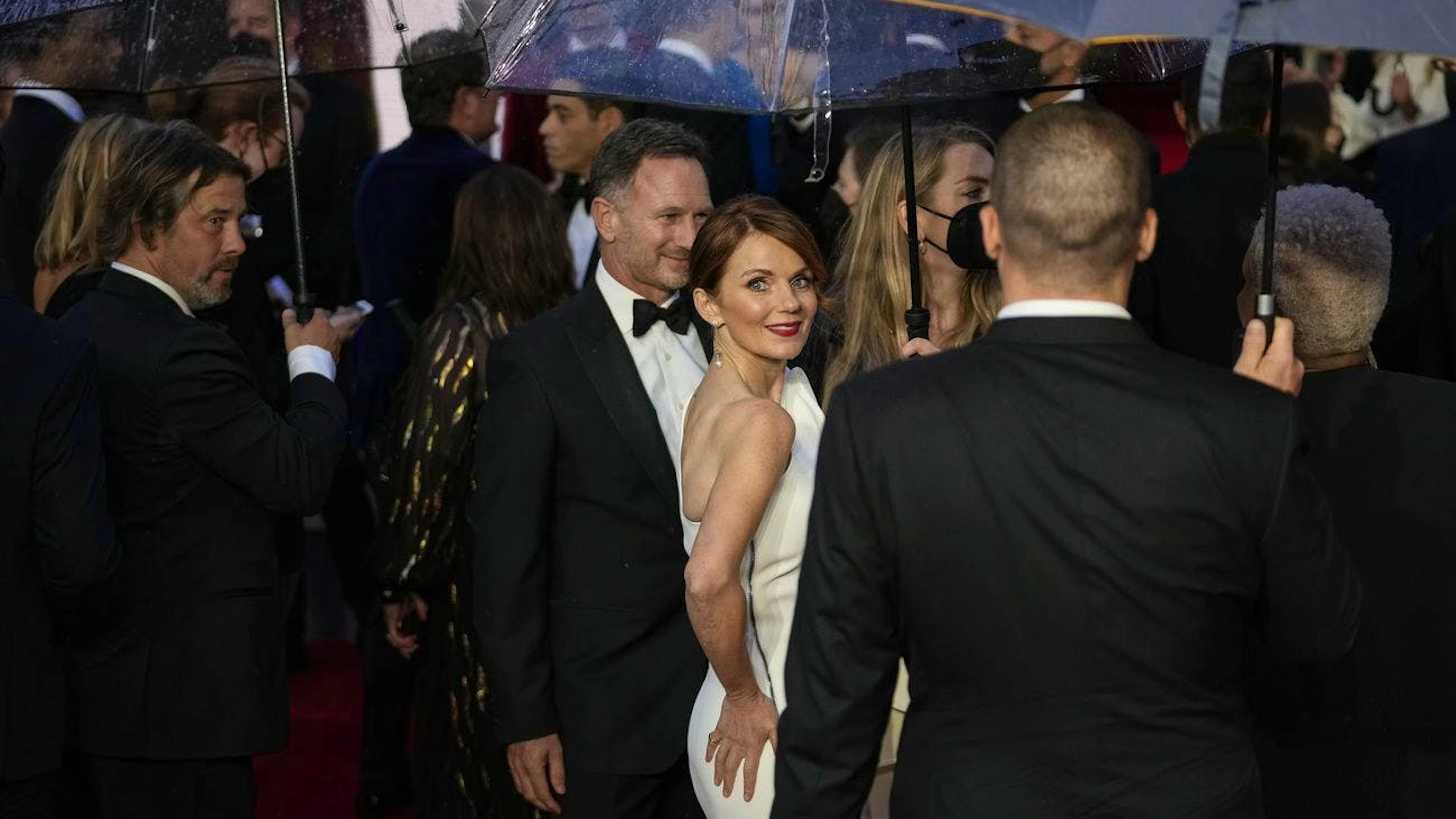 Glamour auch bei Regen: Geri Halliwell, Ex-Spice-Girl, zeigt, wie das geht.&nbsp;