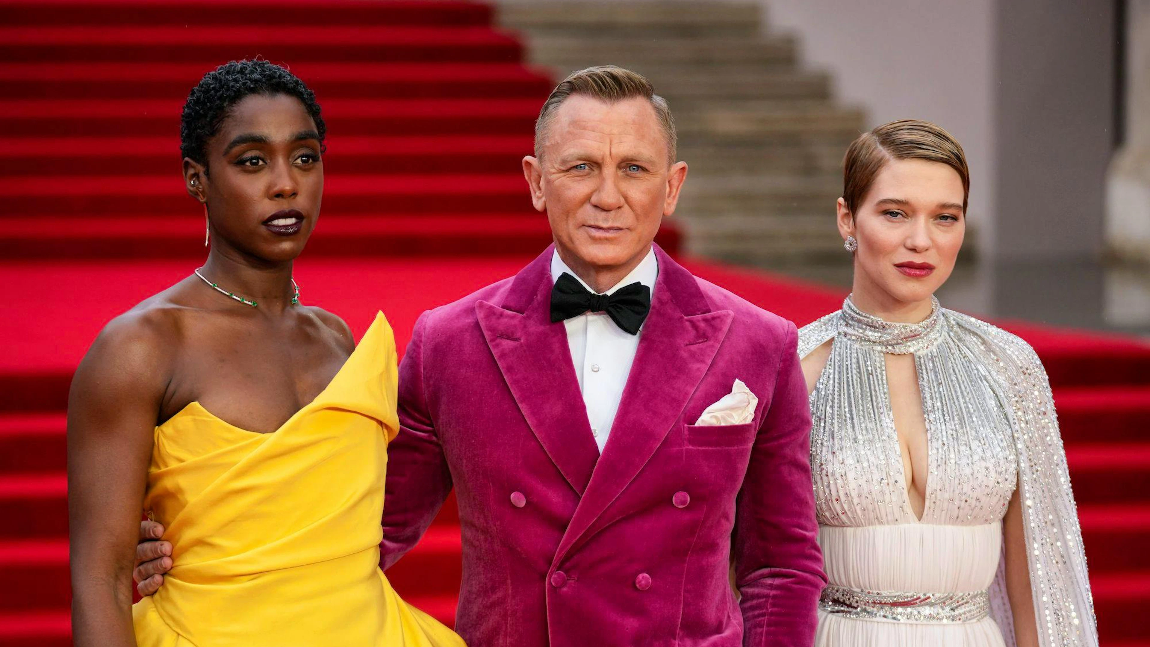 Daniel Craig mit den beiden Hauptdarstellerinnen Lashana Lynch (l.) und Léa Seydoux (r.)