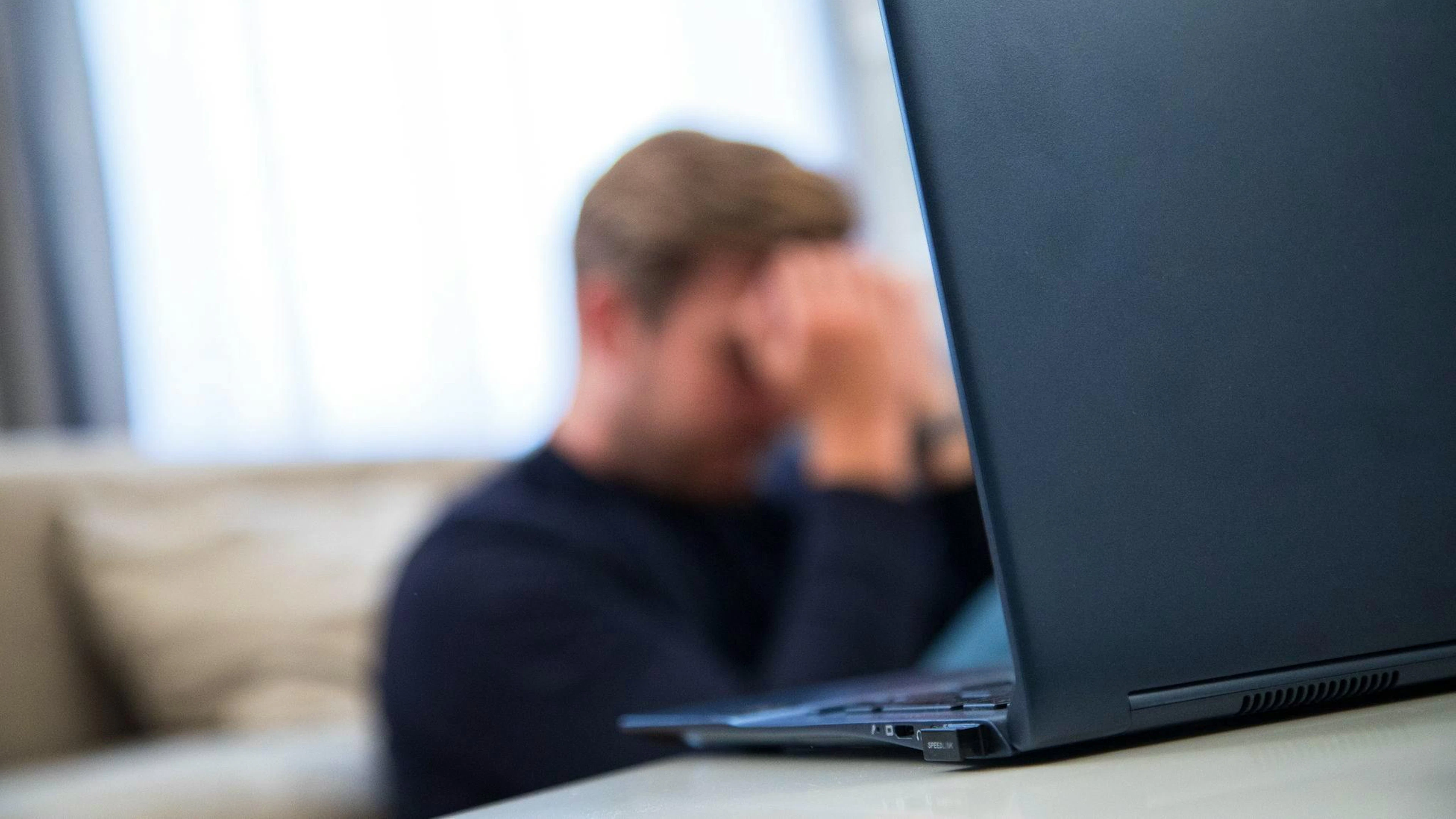 Laut Expert*innen rechnen Erwachsene oft nicht damit, Opfer von Mobbing zu werden (Symbolbild).