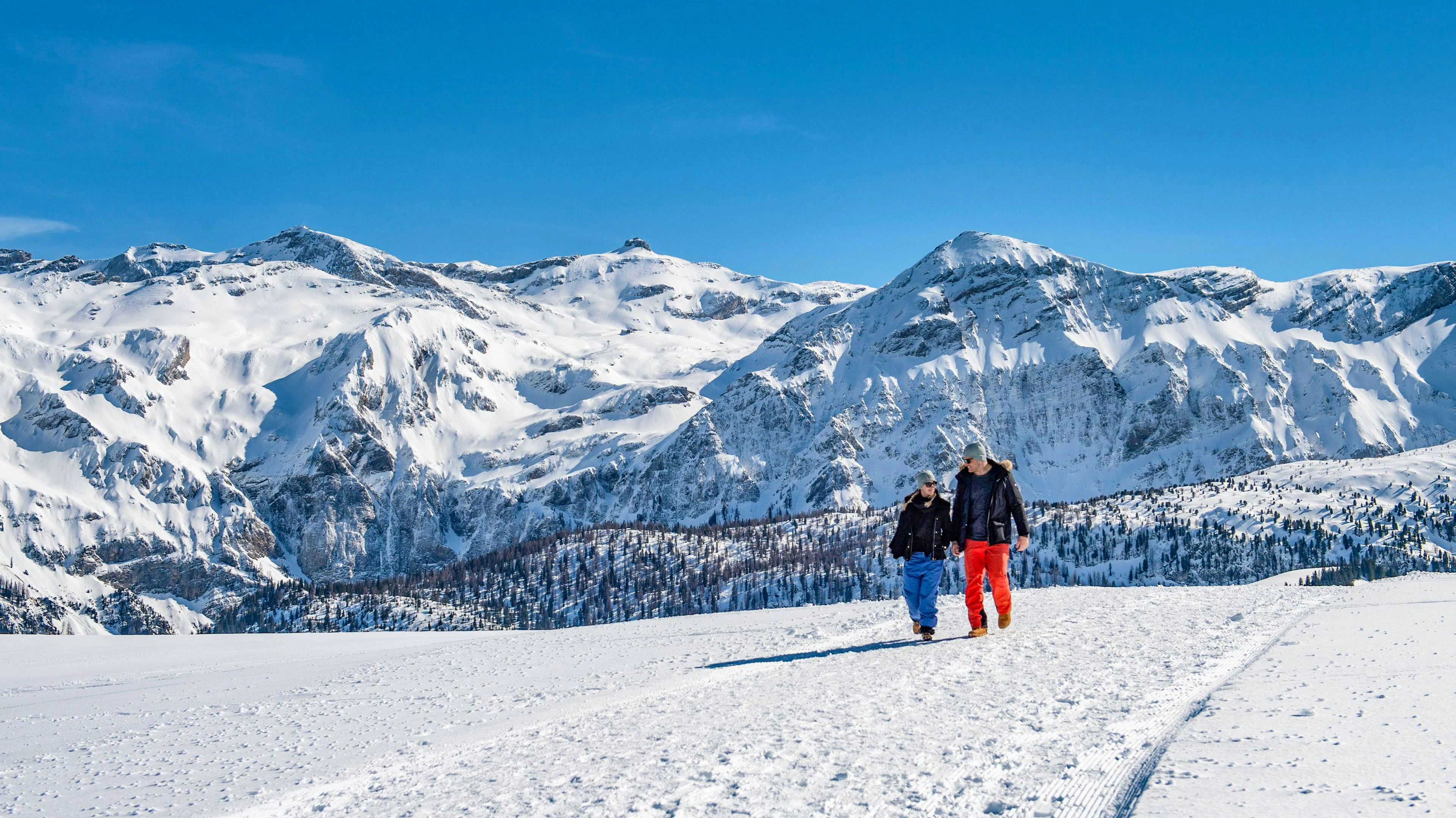 Der Blick bis zum Wildhorn ist nach einem kurzen Aufstieg eine schöne Belohnung.