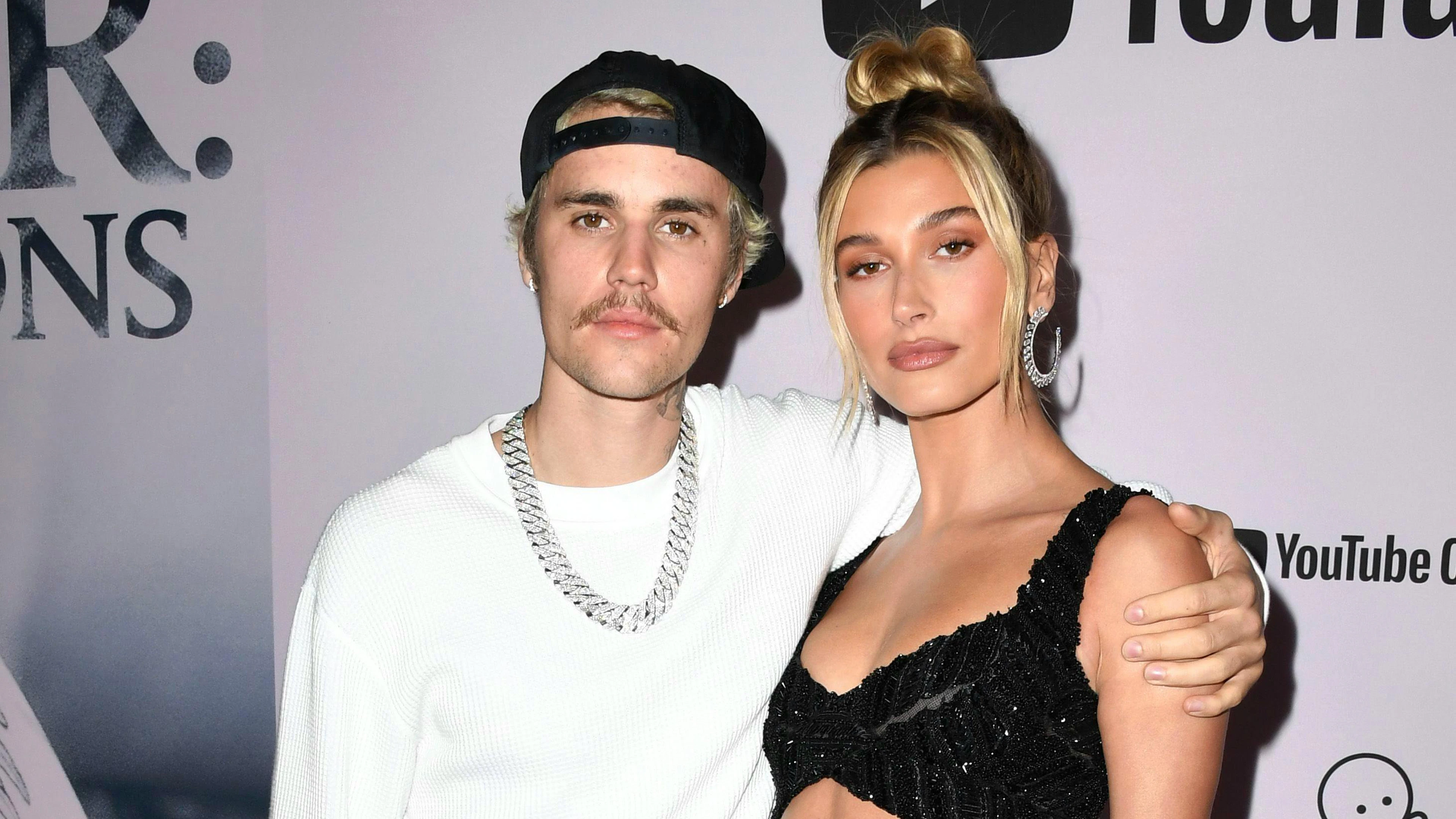 Hailey Bieber, ehemals Baldwin, ist die Nichte von Alec. Sie kondoliert der Familie Hutchins und wünscht ihnen viel Kraft.