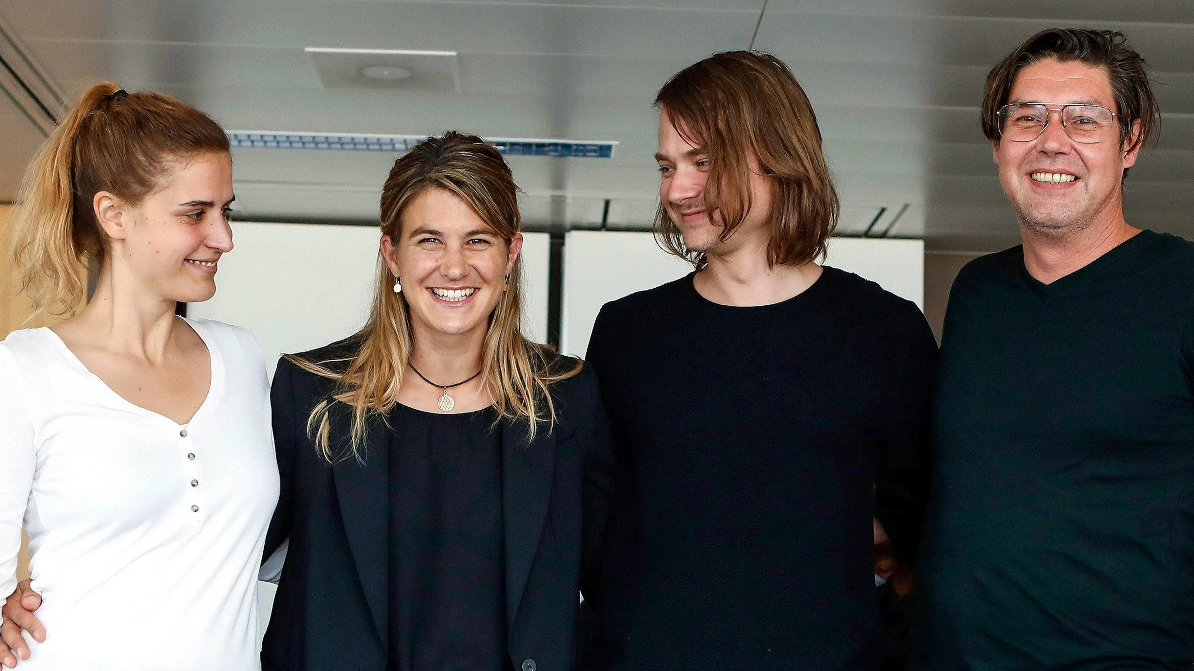 «Der Beruf des Filmemachers ermöglichte es mir, viele Menschen kennenzulernen und viele Länder zu sehen»: Michael Steiner (ganz rechts) zusammen mit Morgane Ferru und Sven Schelker, den beiden Hauptdarstellern aus seinem Film «Und morgen seid ihr tot», und Ex-Geisel Daniela Widmer (zweite von links).