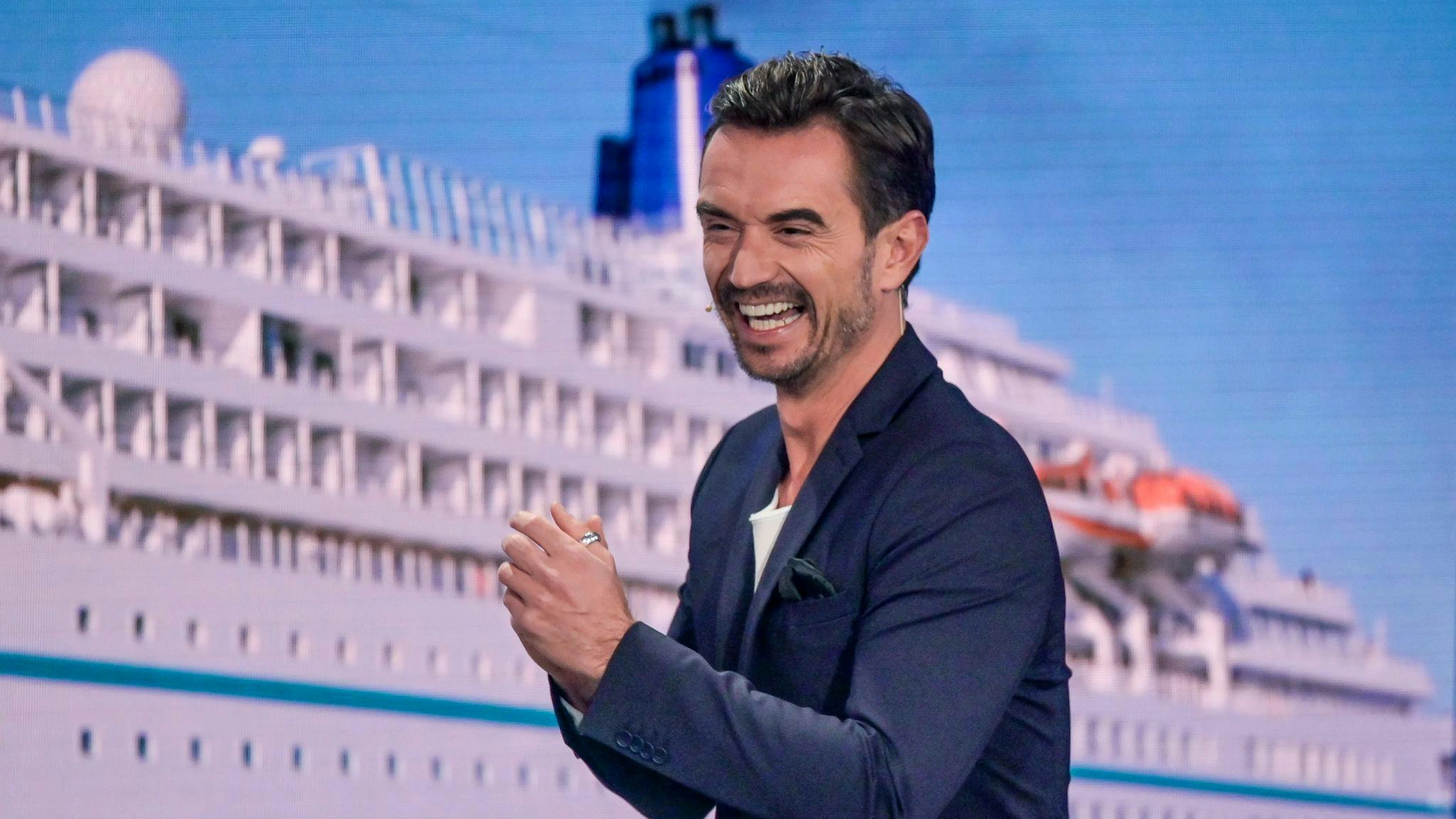 In einem Interview wurde Meis gefragt, ob sie sich eine Gastrolle auf dem «Traumschiff» von Kapitän Florian Silbereisen vorstellen könnte. Sie antwortete, sie kenne das Format nicht.&nbsp;