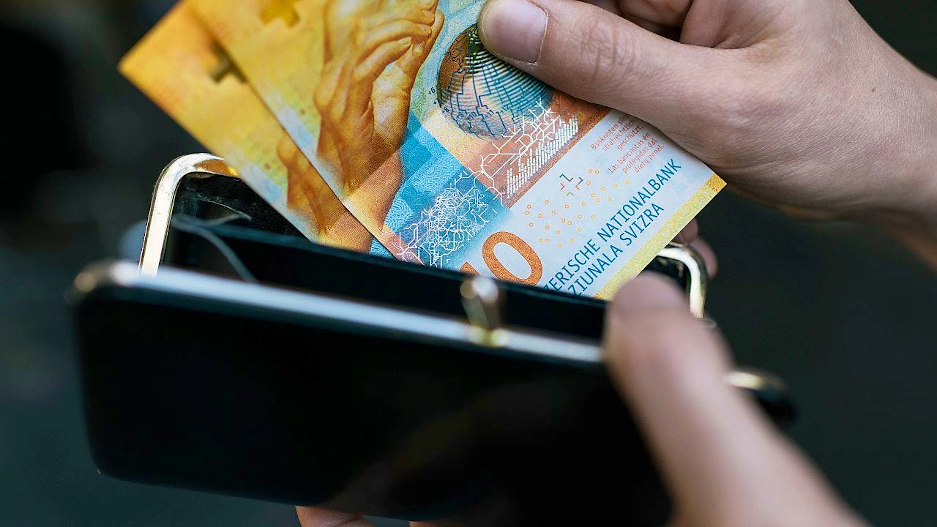 Rentner haben künftig mehr Geld im Portemonnaie. Die 13. AHV-Rente kommt. 