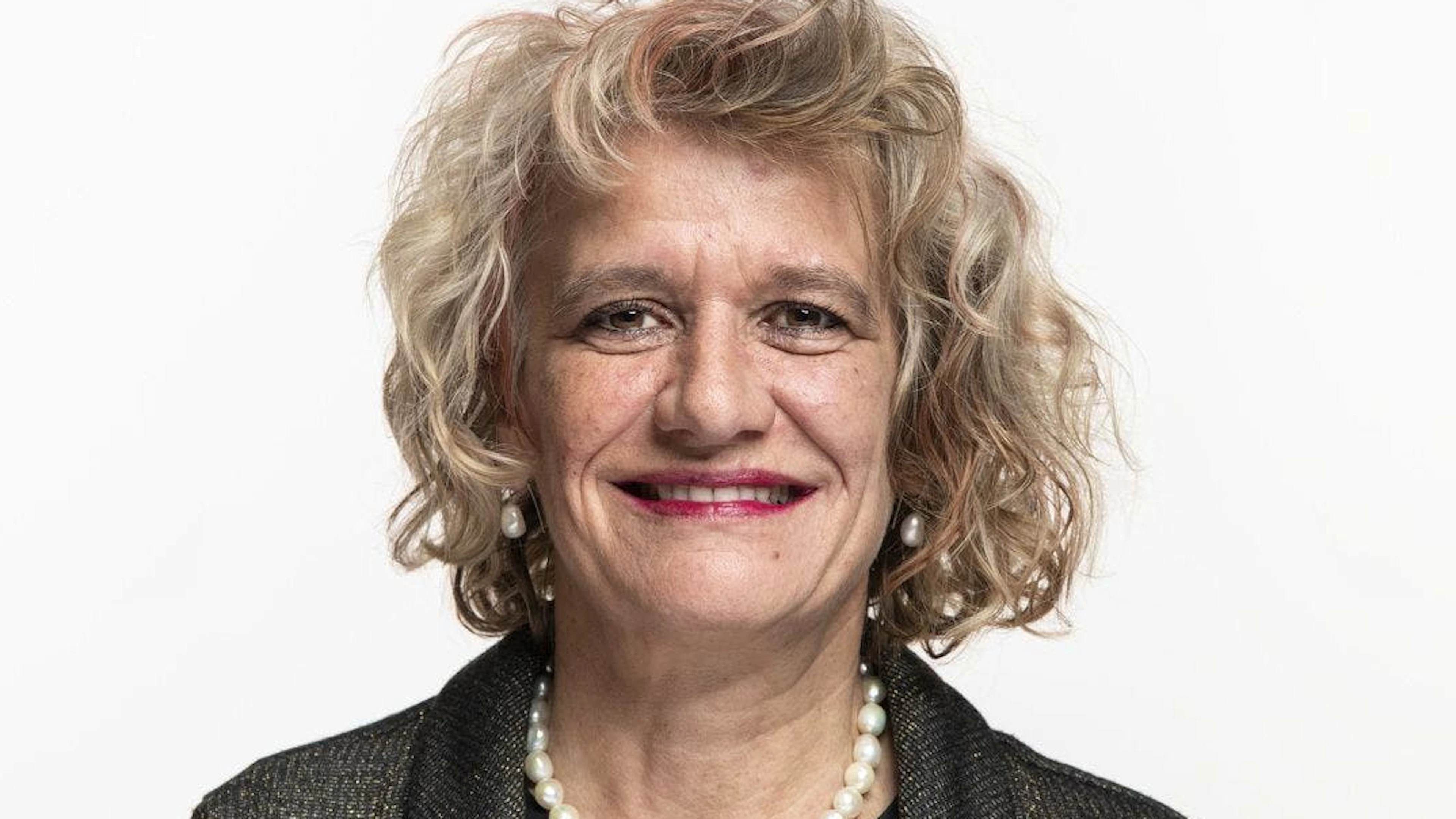 Katharina Prelicz-Huber, Zürcher Nationalrätin der Grünen, spricht sich für die Annahme der 13. AHV-Rente aus, während sie gegen die Renteninitiative ist.
