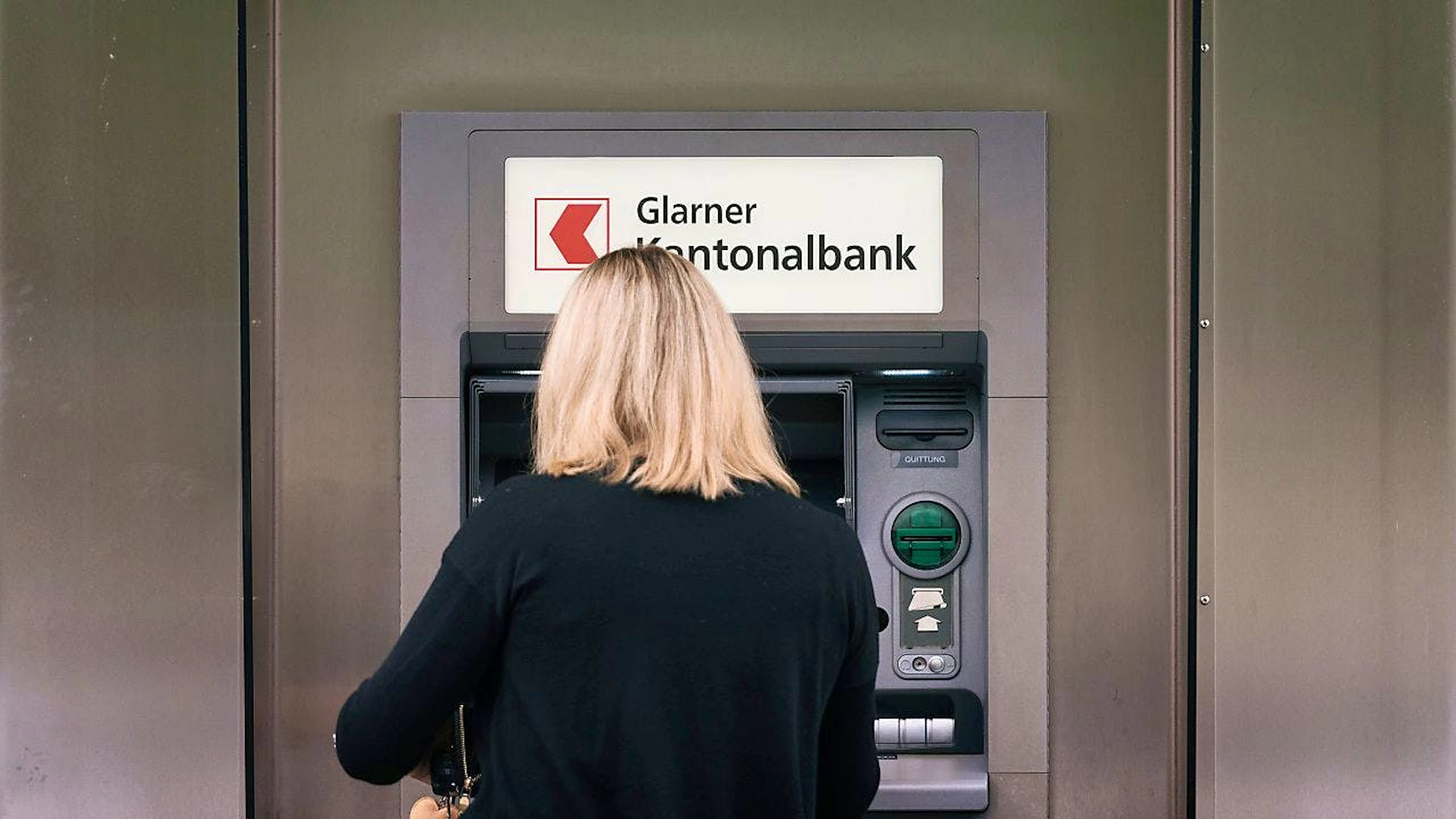 Wie soll die Zukunft der Altersvorsorge aussehen? Darüber entscheidet das Stimmvolk am 3. März, wenn zwei Initiativen zum Thema an die Urne kommen.&nbsp;