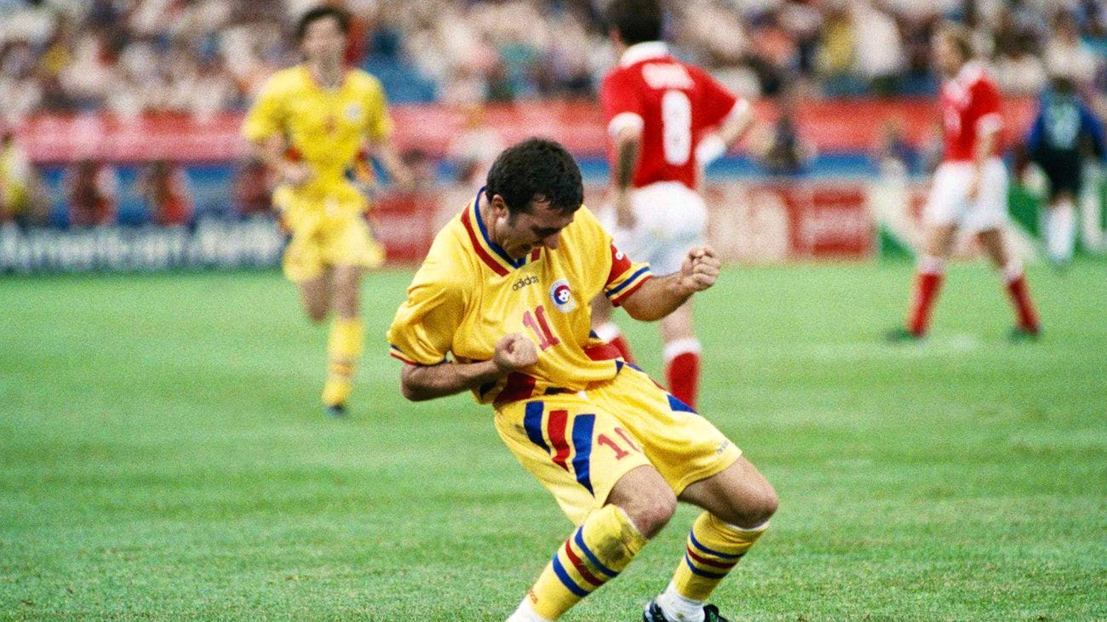 Gerorghe Hagi, la stella della Romania ai Mondiali del 1984. Dopo il crollo del comunismo Hagi vestì le maglie di Real Madrid, Barcellona e Galatasaray