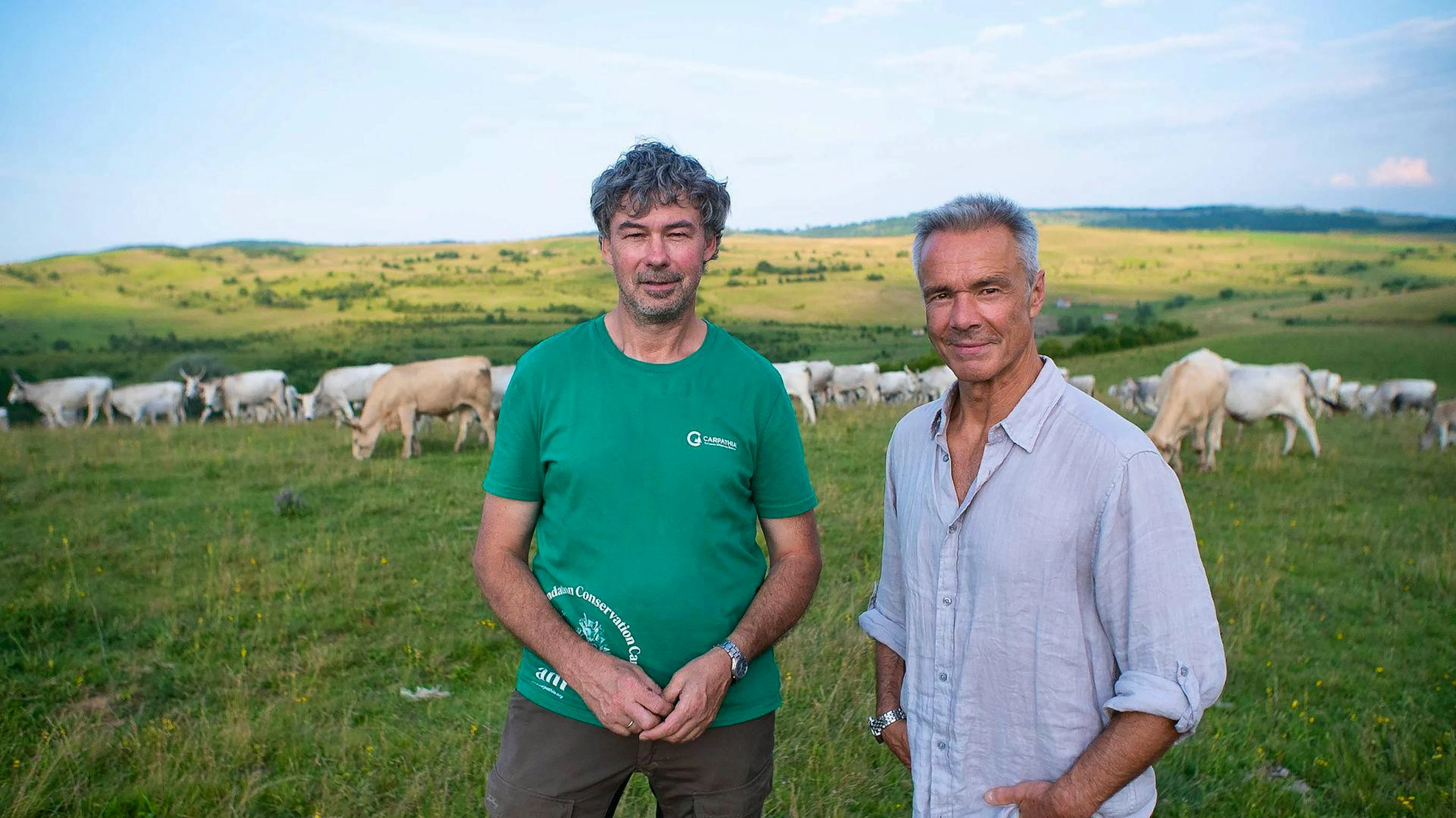 Christoph Promberger von der Stiftung Foundation Conservation Carpathia und&nbsp;Hannes Jaenicke&nbsp;in Rumänien.