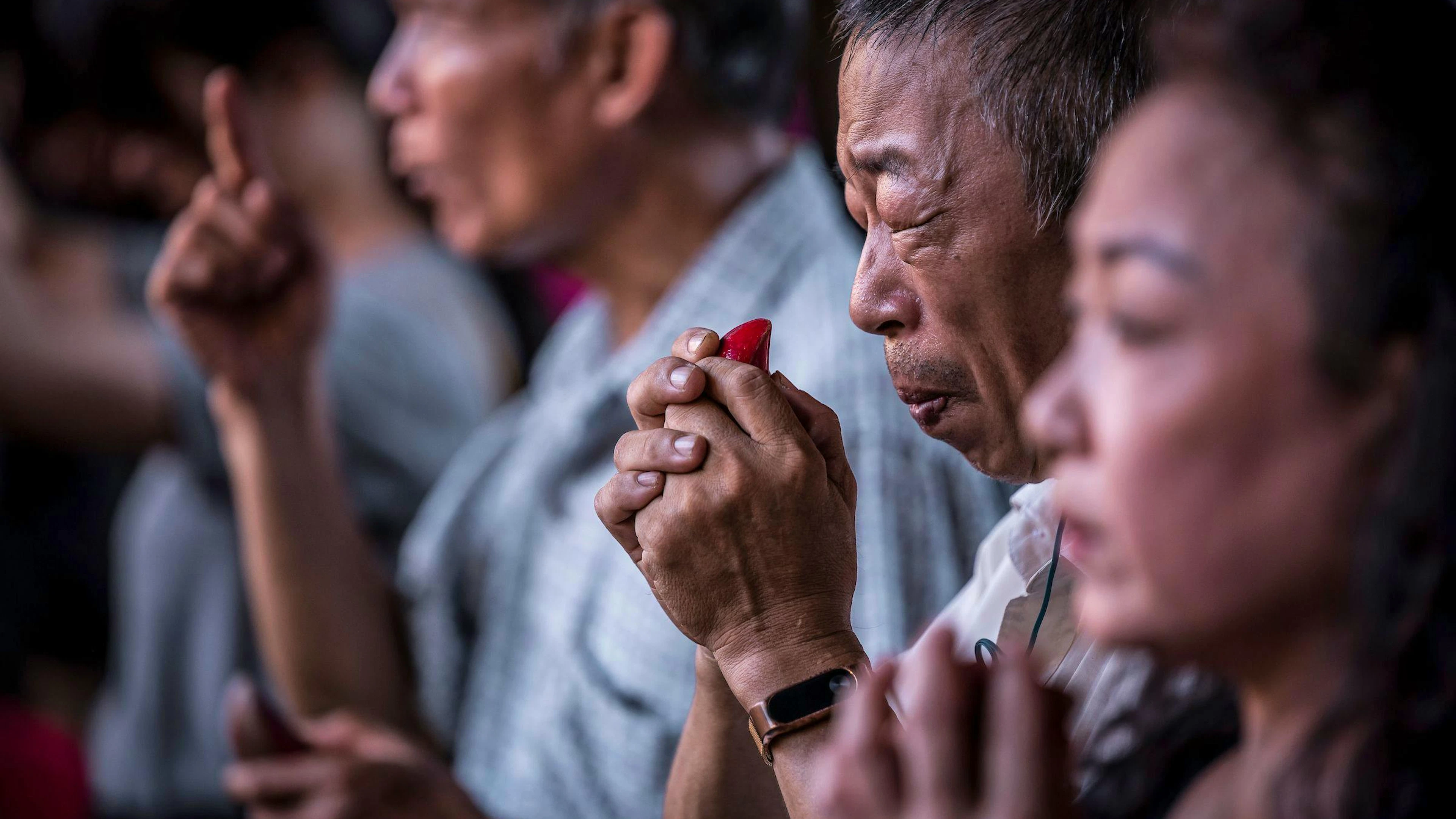Noch spielt die Spiritualität in Taiwan eine wesentliche Rolle, sie stärkt bis heute den Zusammenhalt der Gemeinschaft. Tagein tagaus wird verstorbenen Volkshelden, Ahnen, Liebsten sowie unbekannten «Geisten» gedacht.