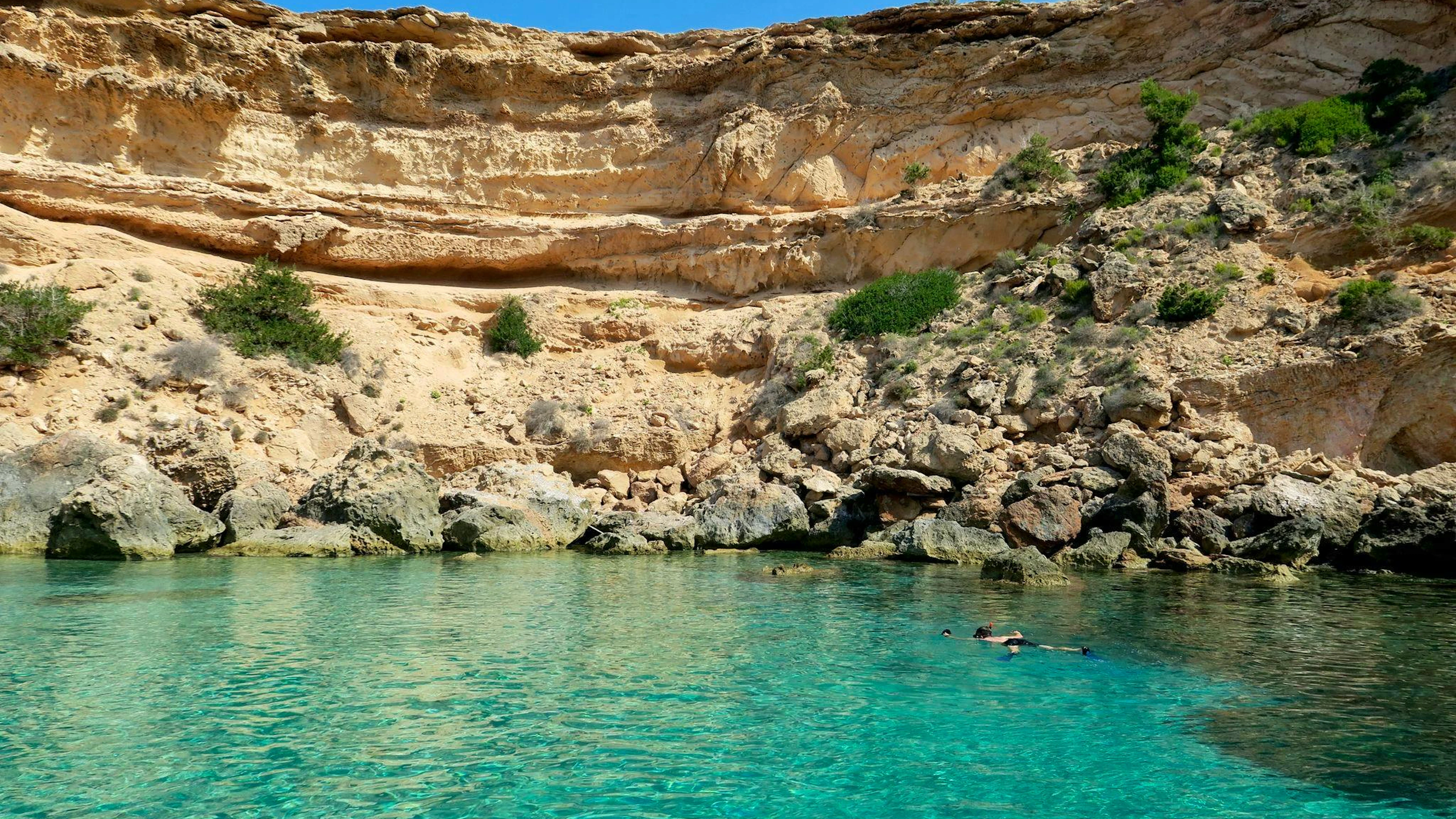 Ibiza lockt Badeurlauber, Partytouristen, die Schönen und Reichen – und Schnorchler.