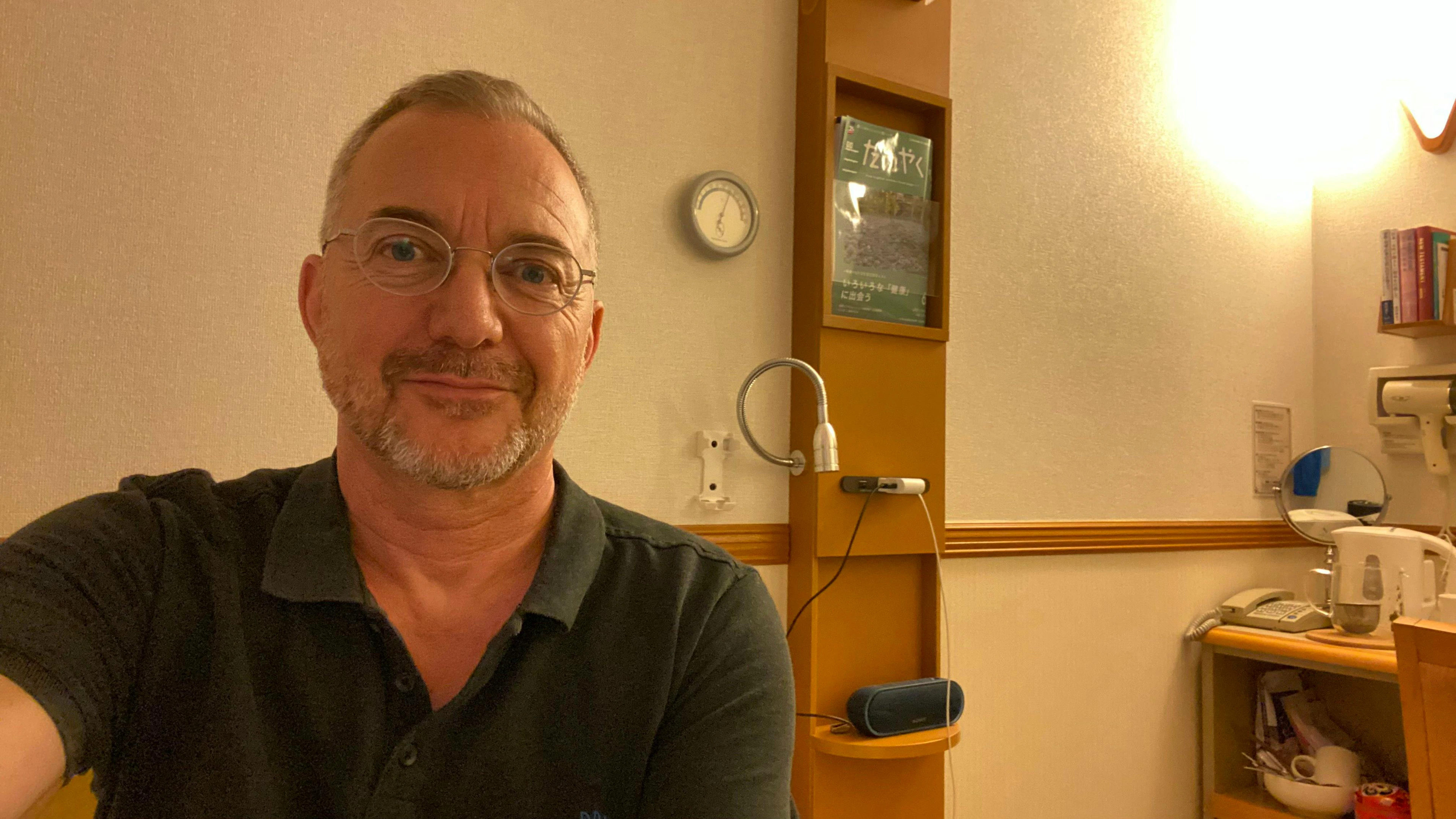 «Wenn man es sauber haben möchte, kann man Putzmittel und einen Staubsauger bestellen, der einem vors Zimmer gestellt wird»: Journalist Patrick Rohr verbringt 15 Tage in einem Hotelzimmer in Tokio in Quarantäne.