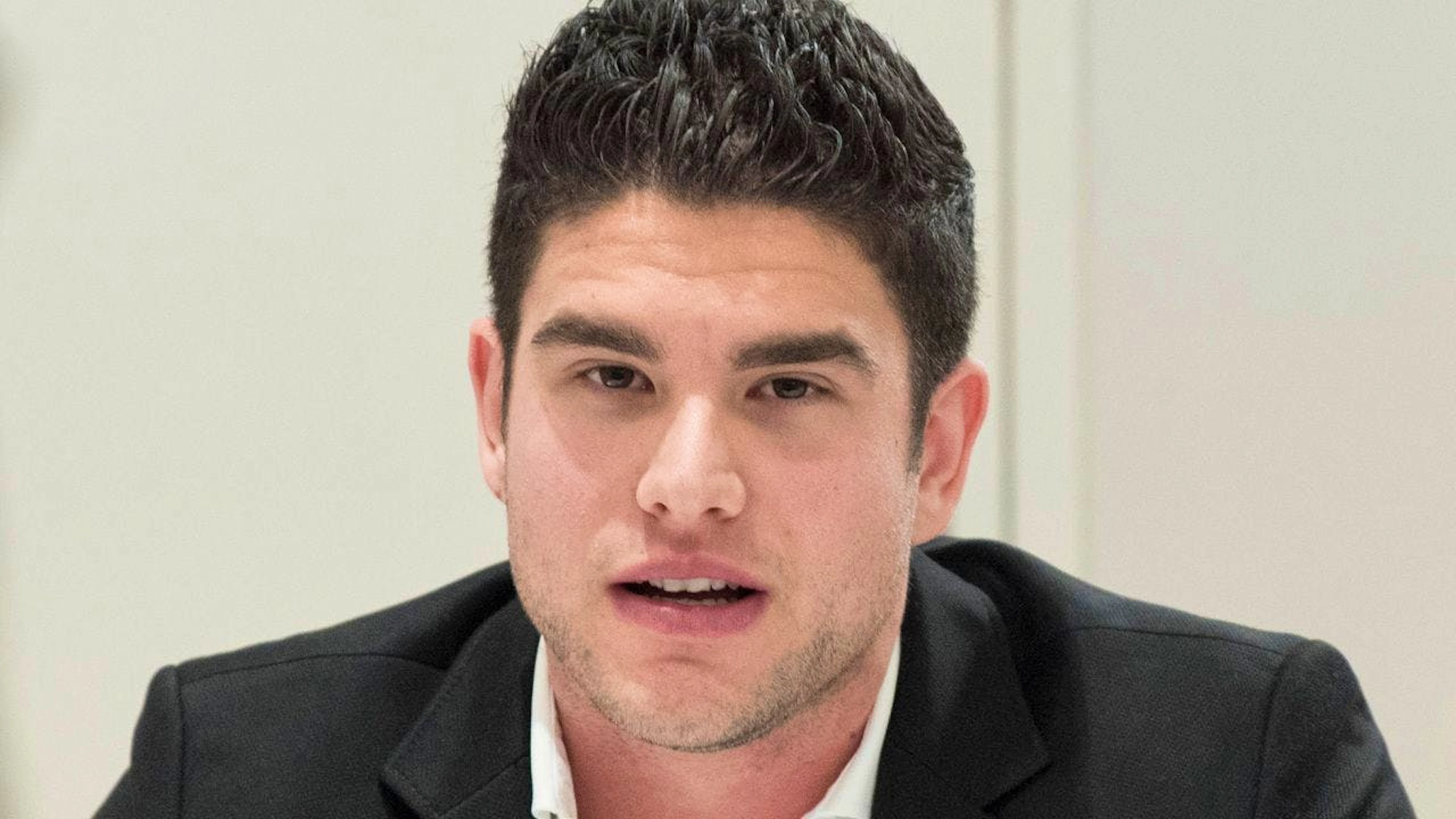 Matthias Müller, Präsident der Jungfreisinnigen Schweiz, ist gegen die 13. AHV-Rente während er für die Renteninitiative ist.