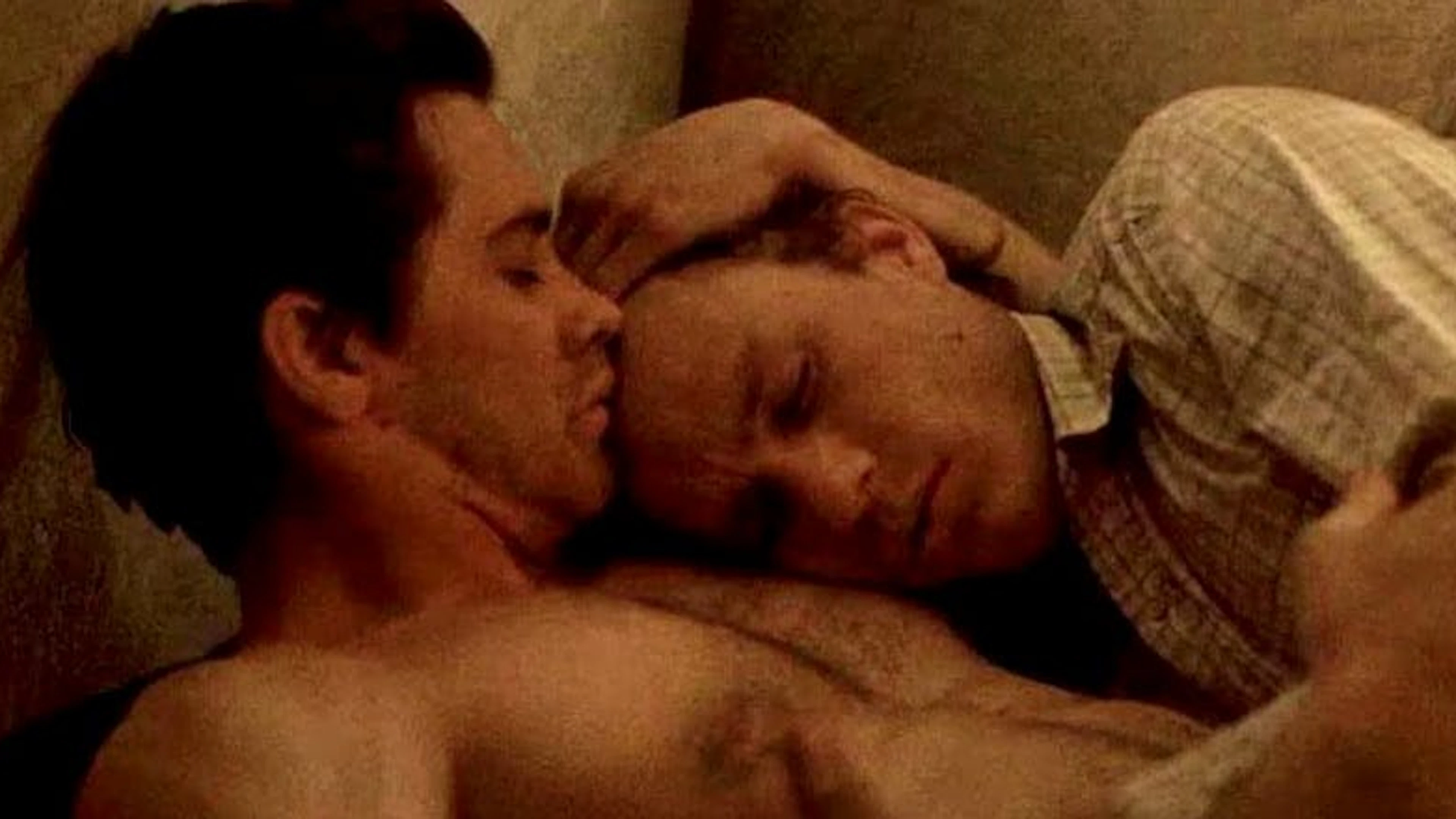 «Brokeback Mountain» (2005): Der Film brach mit einem Tabu im Kino: Sex zwischen zwei Männern. Im abgedunkelten Zelt bricht die Leidenschaft aus Enni (Heath Ledger) und&nbsp; Jack (Jake Gyllenhaals) hervor. Der Sex ist dann allerdings ziemlich lieblos (oder unbeholfen?). Beide Männer behaupten zudem am Morgen danach, nicht schwul zu sein.