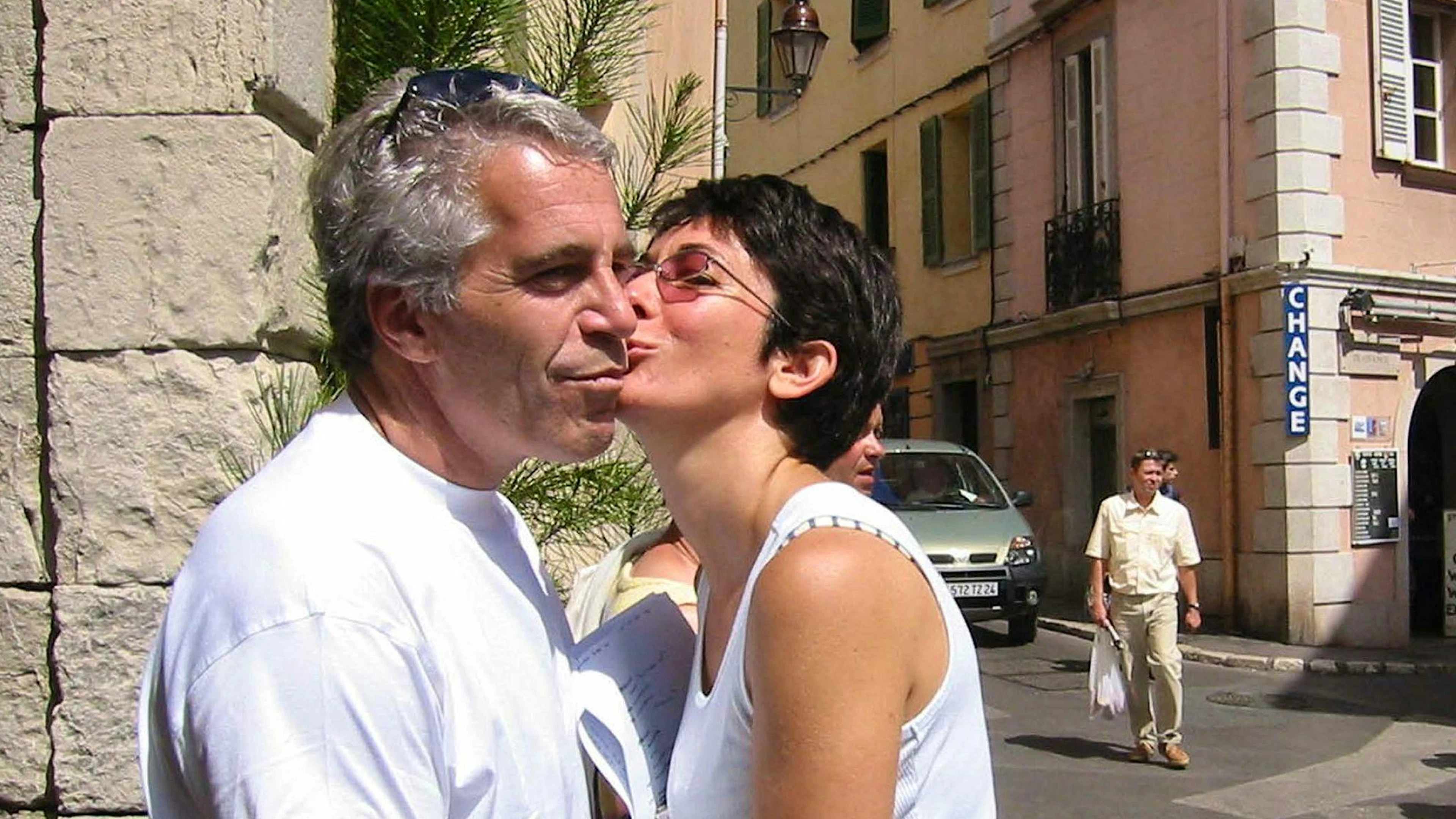Der verstorbene US-Milliardär Jeffrey Epstein mit seiner inzwischen verurteilten Partnerin Ghislaine Maxwell.