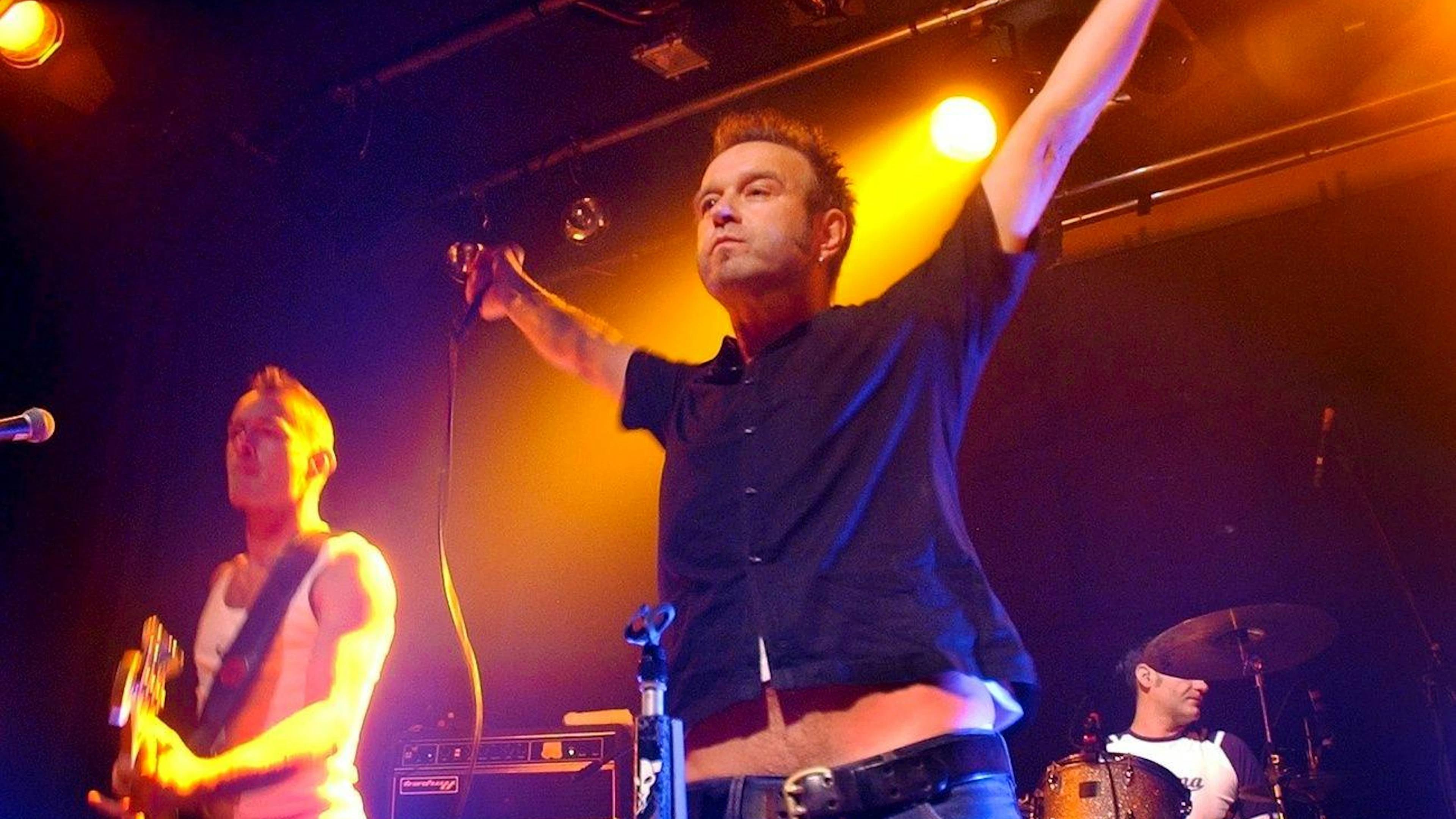 «Die beiden Gitarristen Küse Fehlmann und Peter von Siebenthal begründeten das Charisma von dieser Band mindestens so stark wie die nervösen Auftritte und coolen Texte von Kuno Lauener»: Musik-Kritiker Tobi Müller über Züri West.