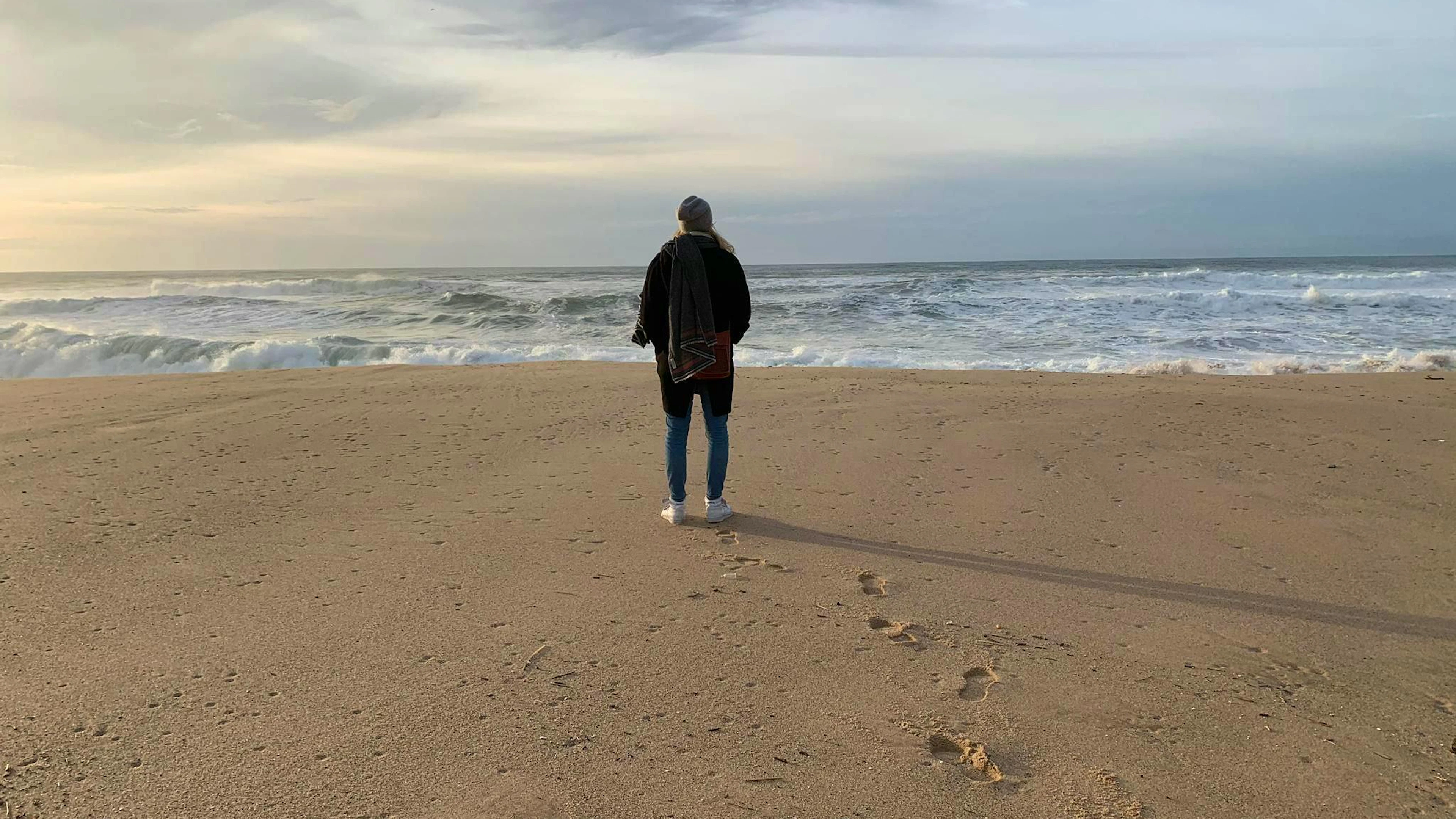 Die Kolumnistin blickte auf den Atlantik und es war ihr, als puste der raue, kalte Wind ihr Schönheit und Besonderheit ins Gesicht – und mitten ins Herz.