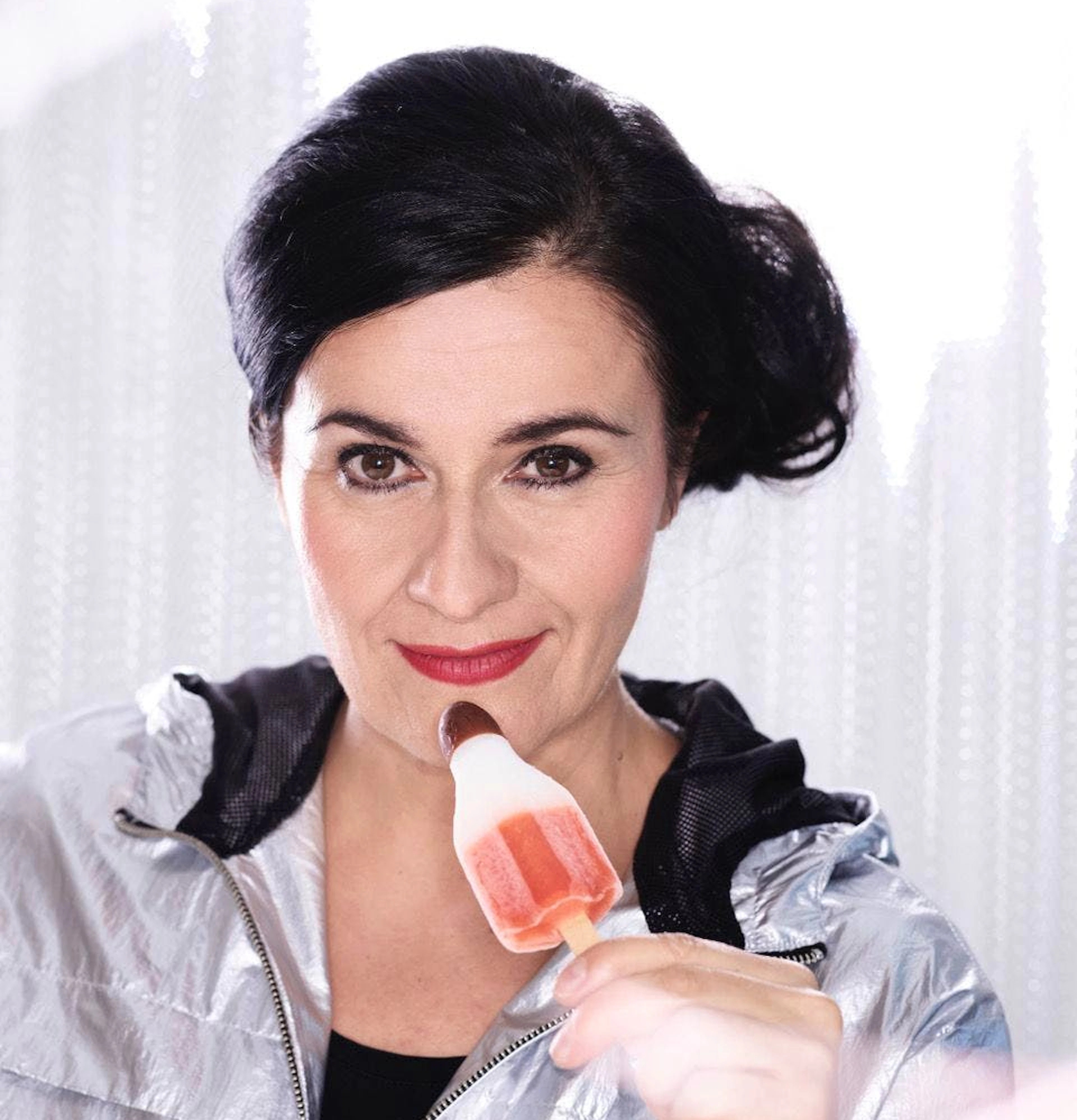 Komödiantin Anet Corti wurde einst als Assistentin von <a href="https://www.bluewin.ch/de/leben/lifestyle/beat-schlatter-hin-und-wieder-schaeme-ich-mich-fremd-fuer-andere-zuercherinnen-997171.html">Beat Schlatter </a>in der «Bingo Show» bekannt. Aktuell ist sie mit ihrem Programm «Echt?» auf Tournee.