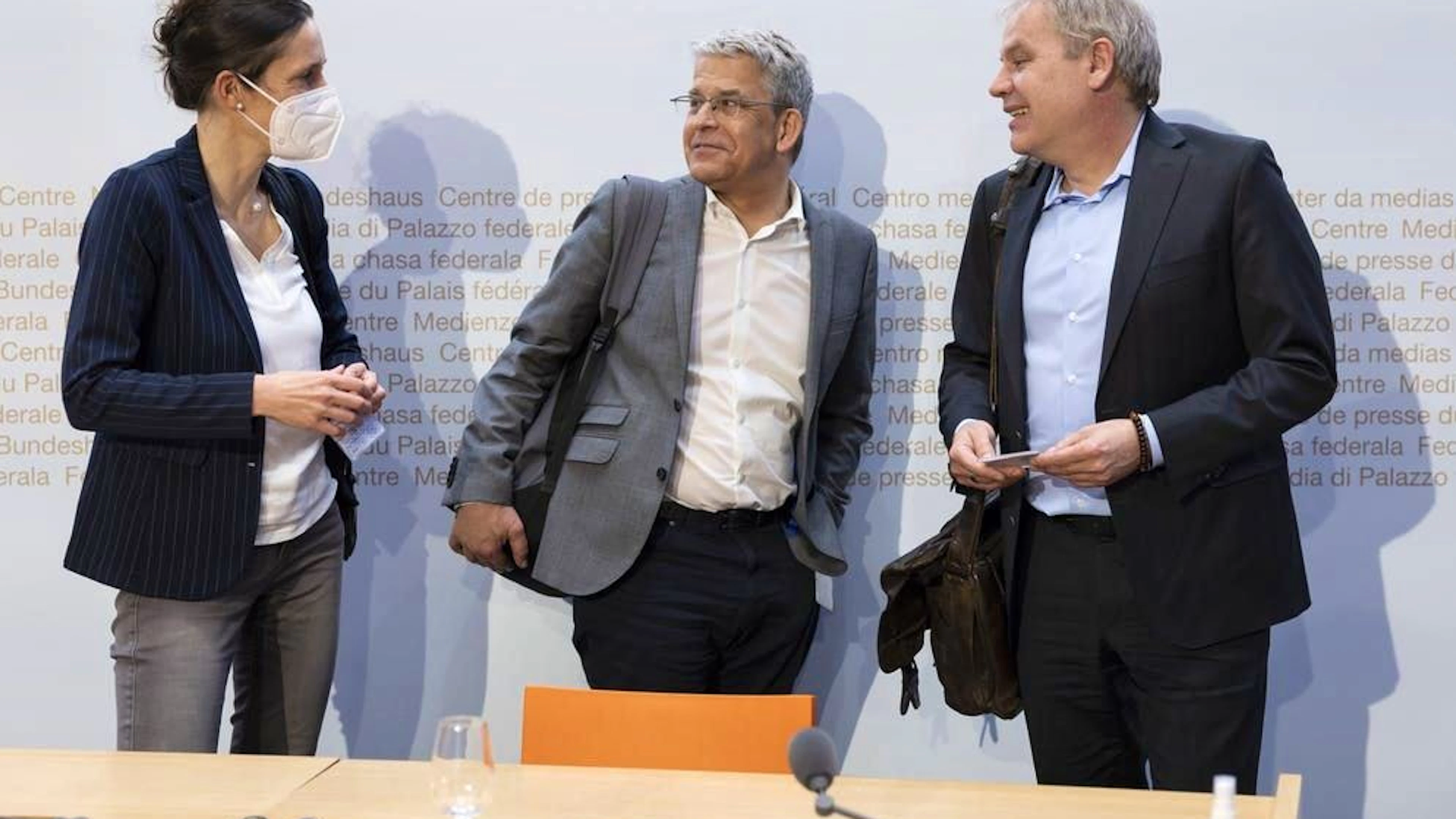 L'ultima conferenza stampa a livello di esperti per il momento: la responsabile della Task force Tanja Stadler, il responsabile della campagna di vaccinazione Christoph Berger (al centro) e l'esperto dell'UFSP Patrick Mathys il 22 marzo a Berna.